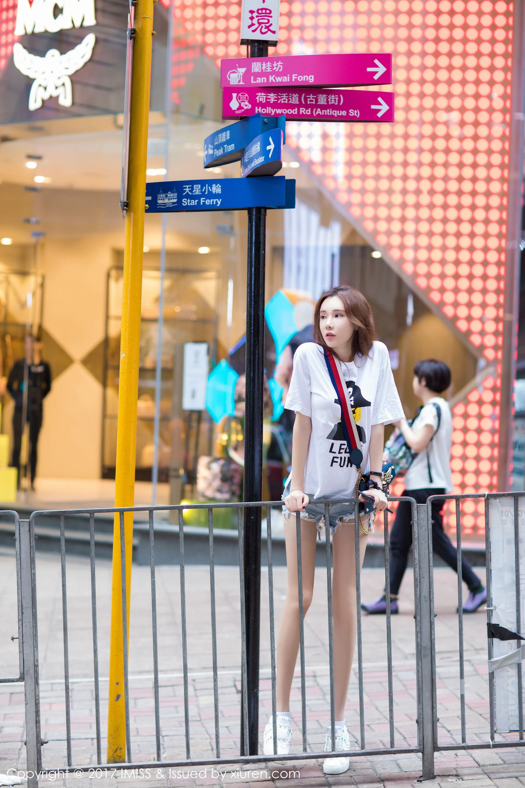 萌琪琪Irene《黑丝美腿+街拍OL萌软妹》 爱蜜社IMiss VOL.199第15张