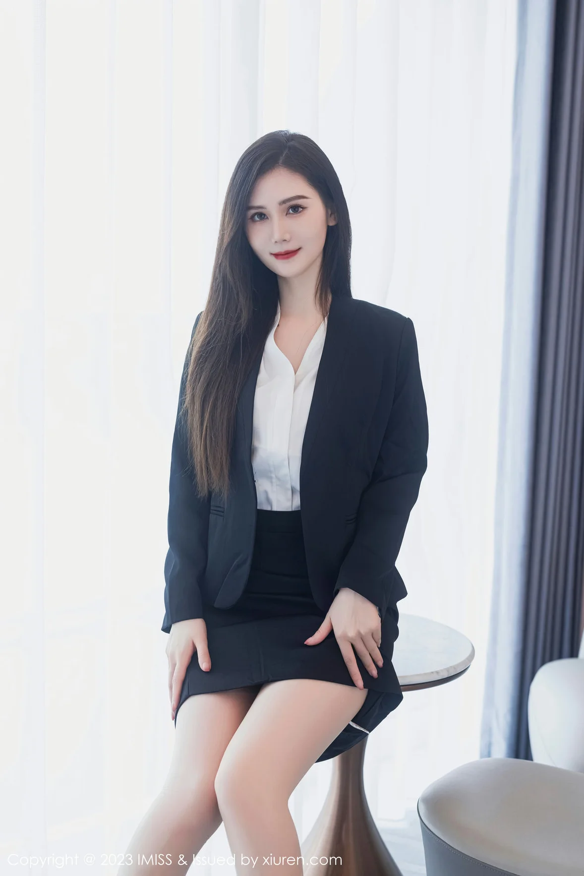  爱蜜社 Vol.739 SISY思 黑色Ol性感写真 [48P]第1张