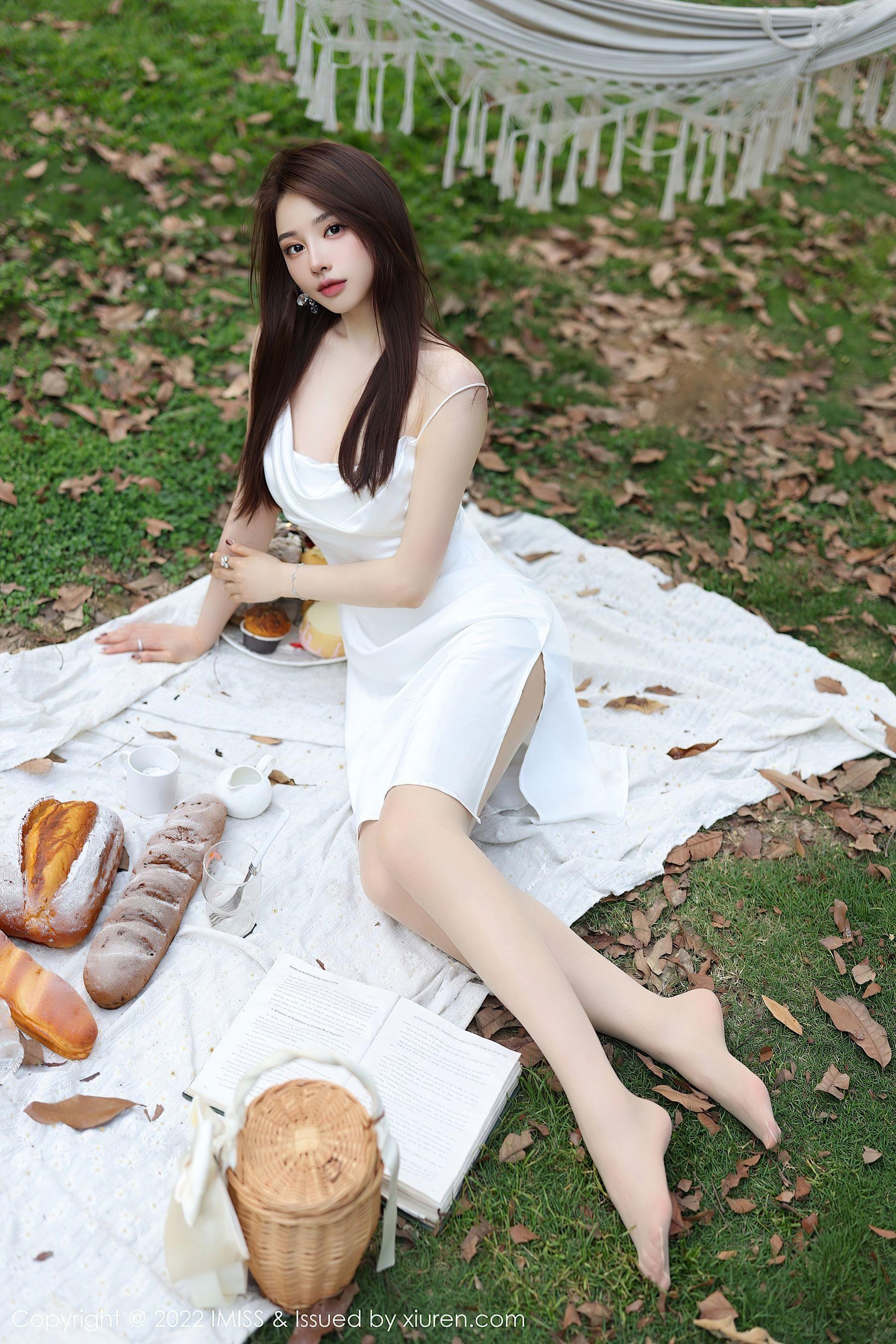  爱蜜社 VOL.682 Lynn刘奕宁 户外美腿第8张