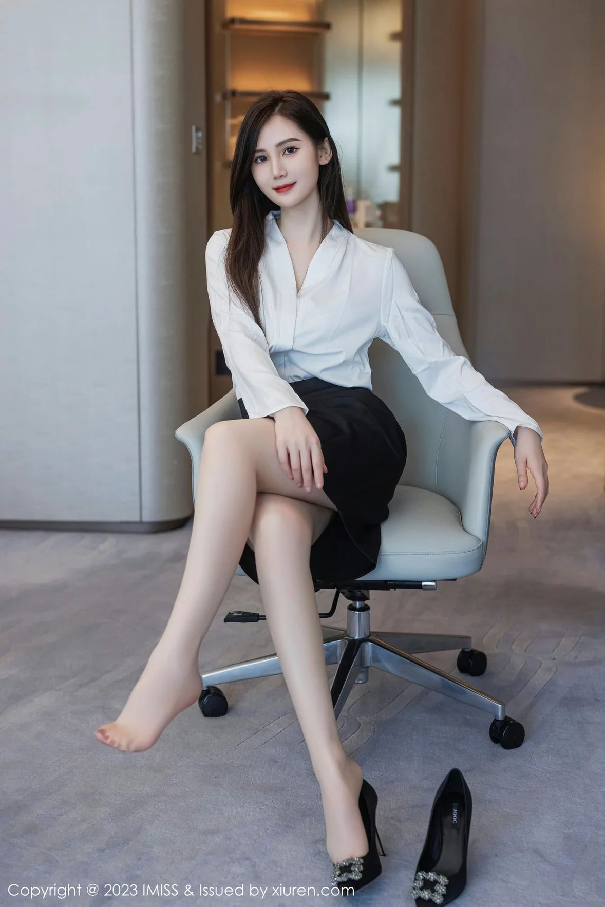  爱蜜社 Vol.739 SISY思 黑色Ol性感写真 [48P]第5张