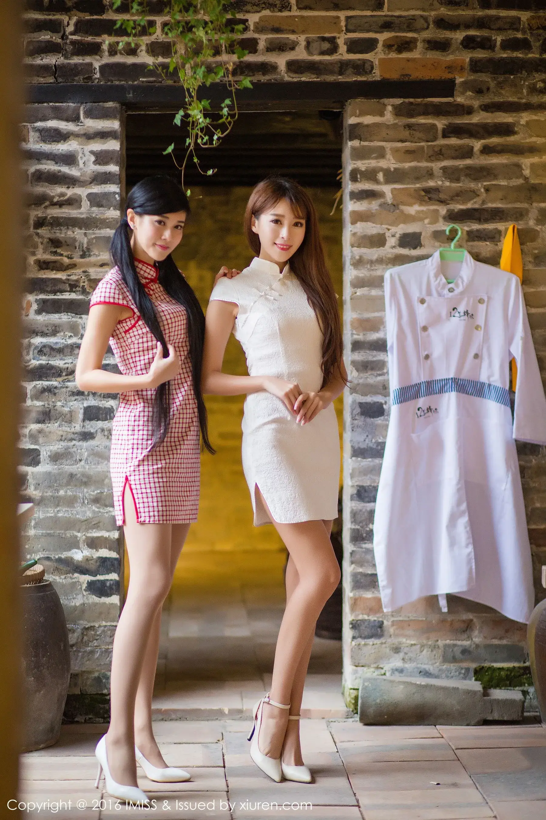 王曼妮、谭小雅《古典旗袍系列》爱蜜社IMiss Vol.070第5张