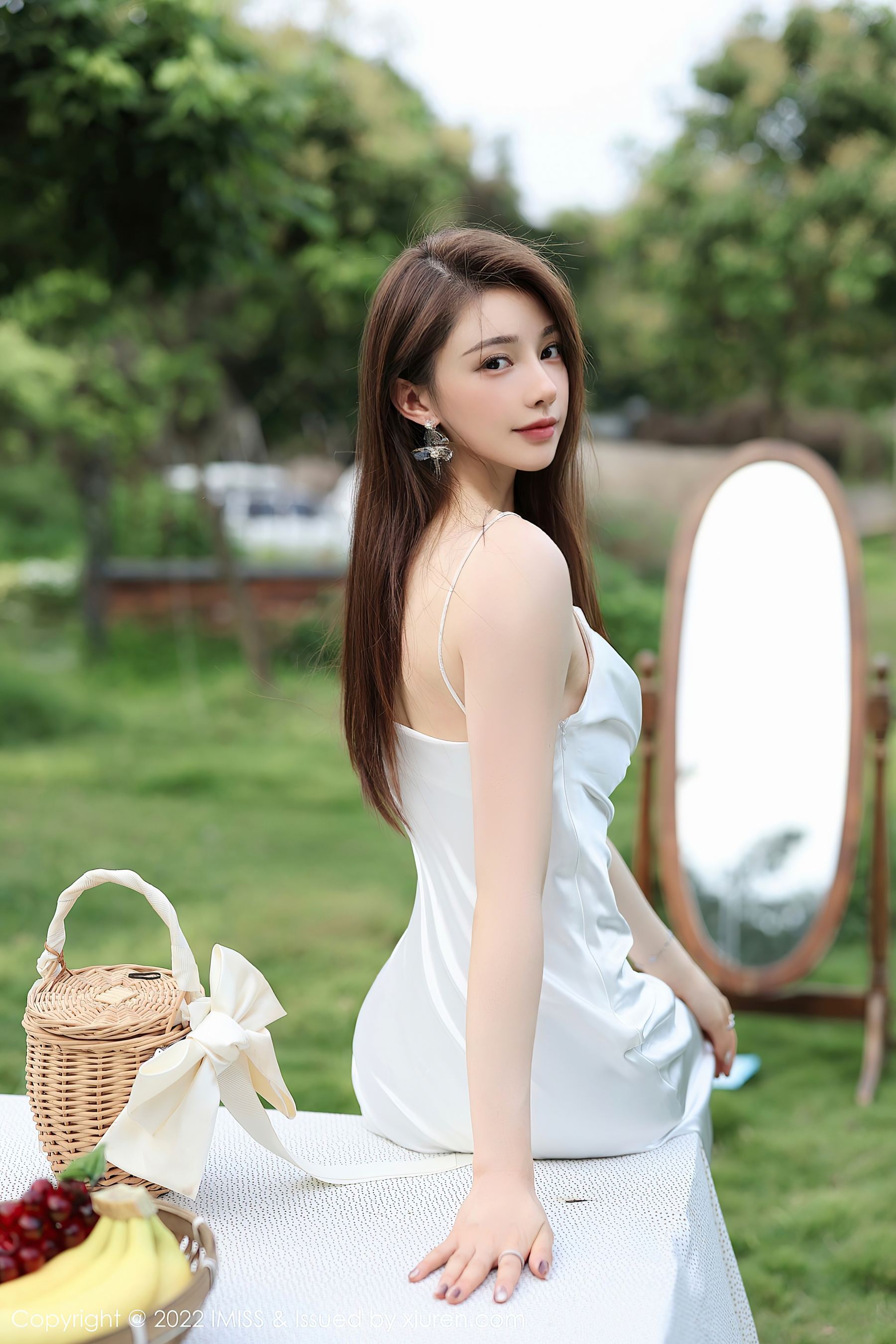  爱蜜社 VOL.682 Lynn刘奕宁 户外美腿第1张