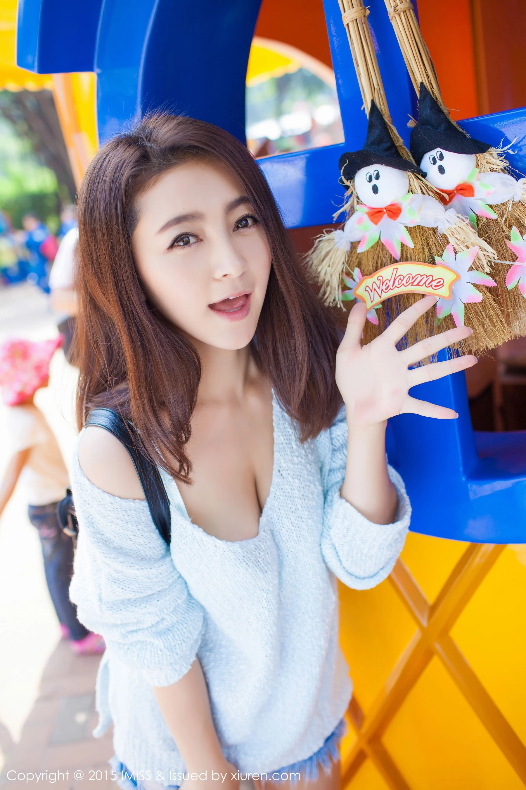  夏茉GIGI《牛仔热裤街拍》 爱蜜社IMiss Vol.049第3张