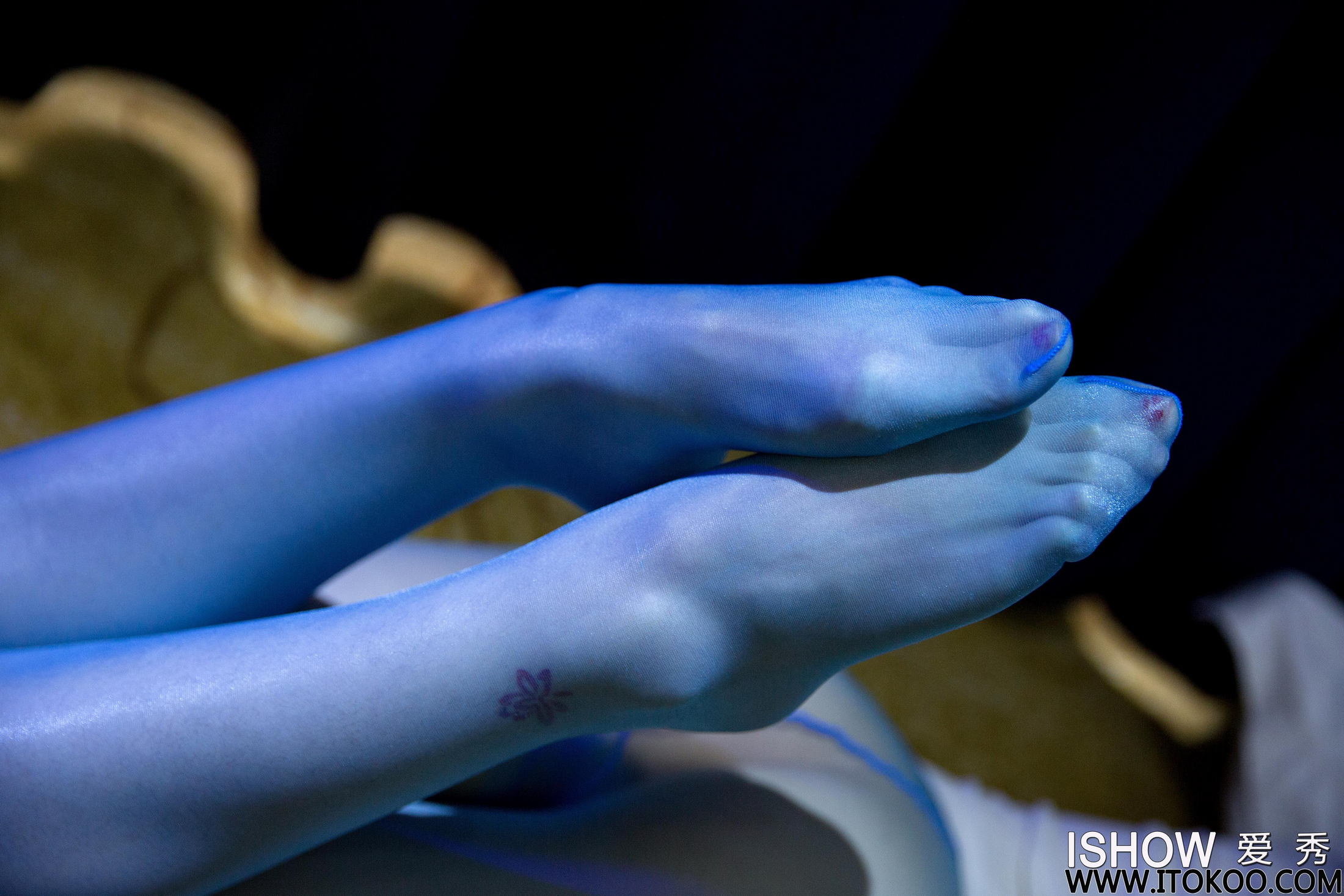 [ISHOW爱秀]NO.148 林沐沐Liny 白色性感背心加蓝色丝袜美腿私房写真集第10张