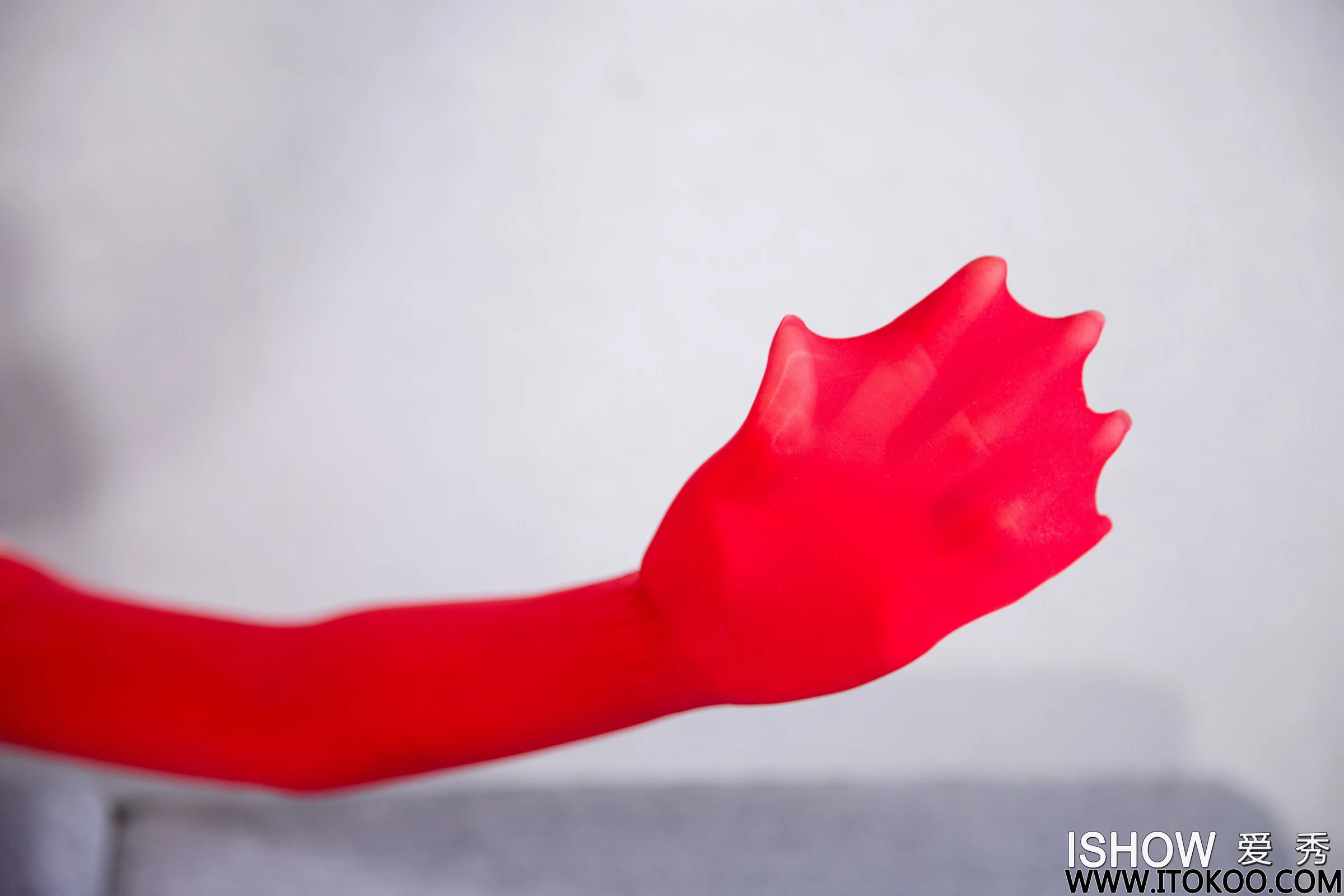 [ISHOW爱秀]NO.301 虎虎生风 林沐沐Liny 红色情趣连体丝袜衣性感私房写真集第10张