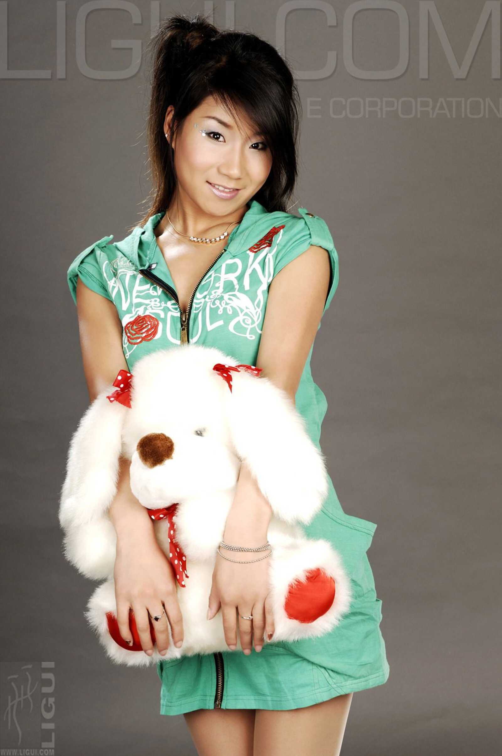 [丽柜LiGui] Model 默默《顽皮的小熊》丝足写真图片第9张