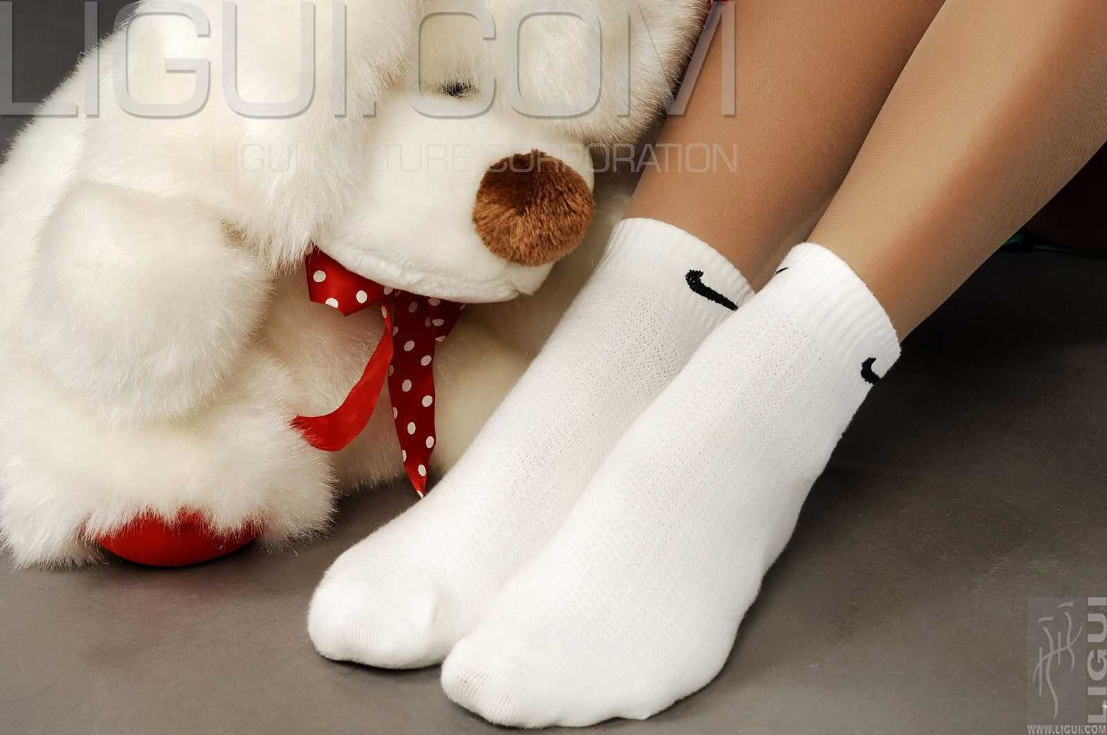 [丽柜LiGui] Model 默默《顽皮的小熊》丝足写真图片第5张