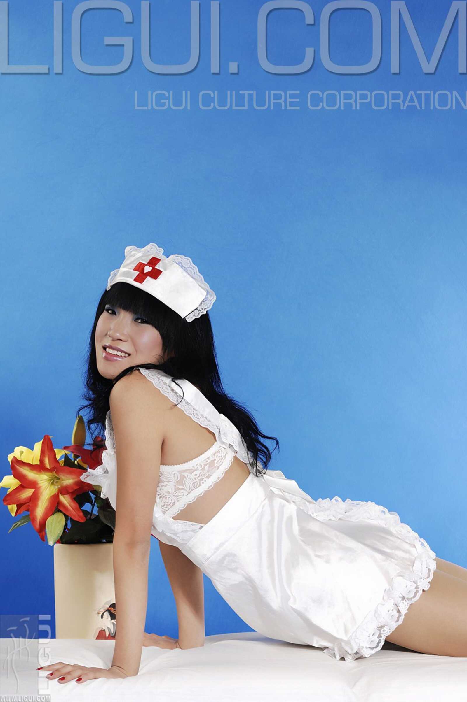 [丽柜LiGui] Model 伊园《肉丝小护士》丝足写真图片第6张