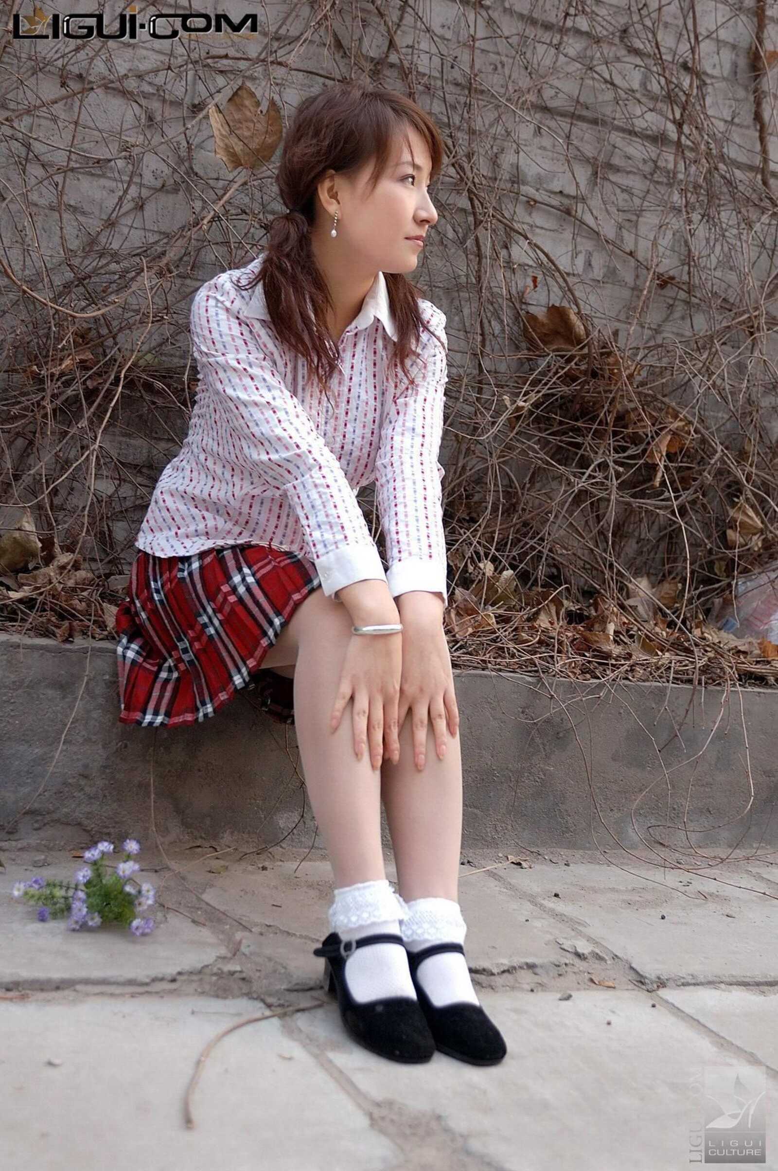 [丽柜LiGui] Model 英子《初恋布鞋女孩》丝足写真图第3张