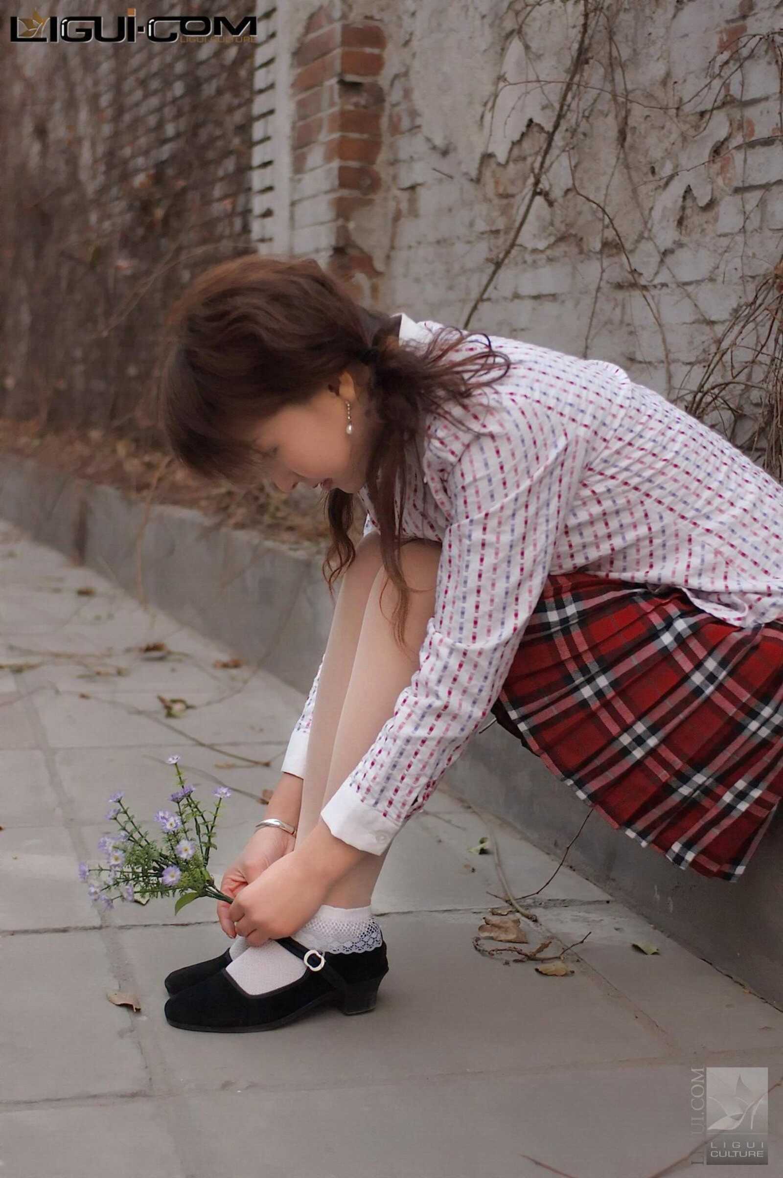 [丽柜LiGui] Model 英子《初恋布鞋女孩》丝足写真图第3张