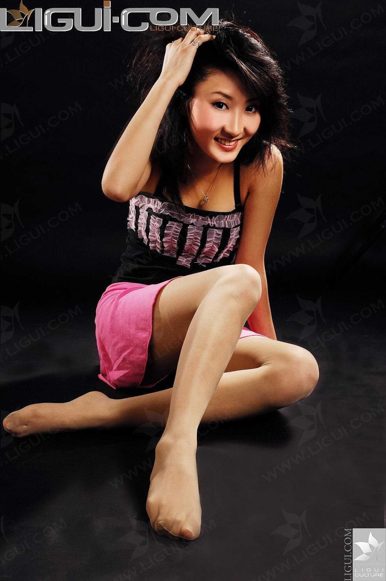 Model 陈佳崎《拜倒粉红榴裙》 丝足写真图片 [丽第2张