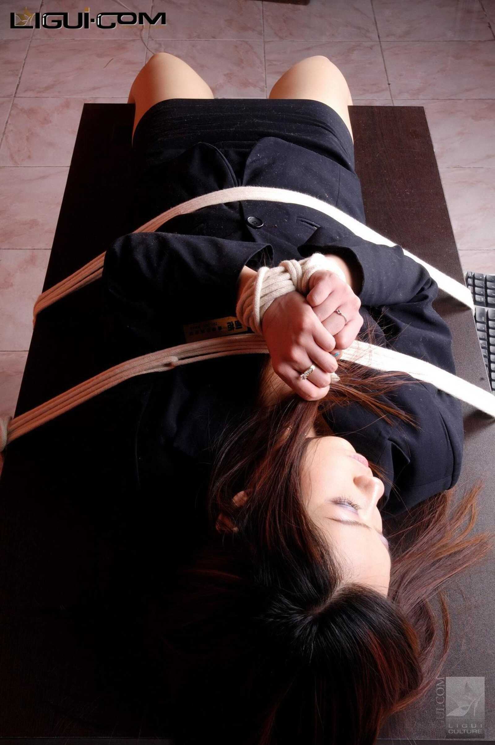 [丽柜美束LiGui] Model 小惠《办公室捆绑》美腿玉足第3张