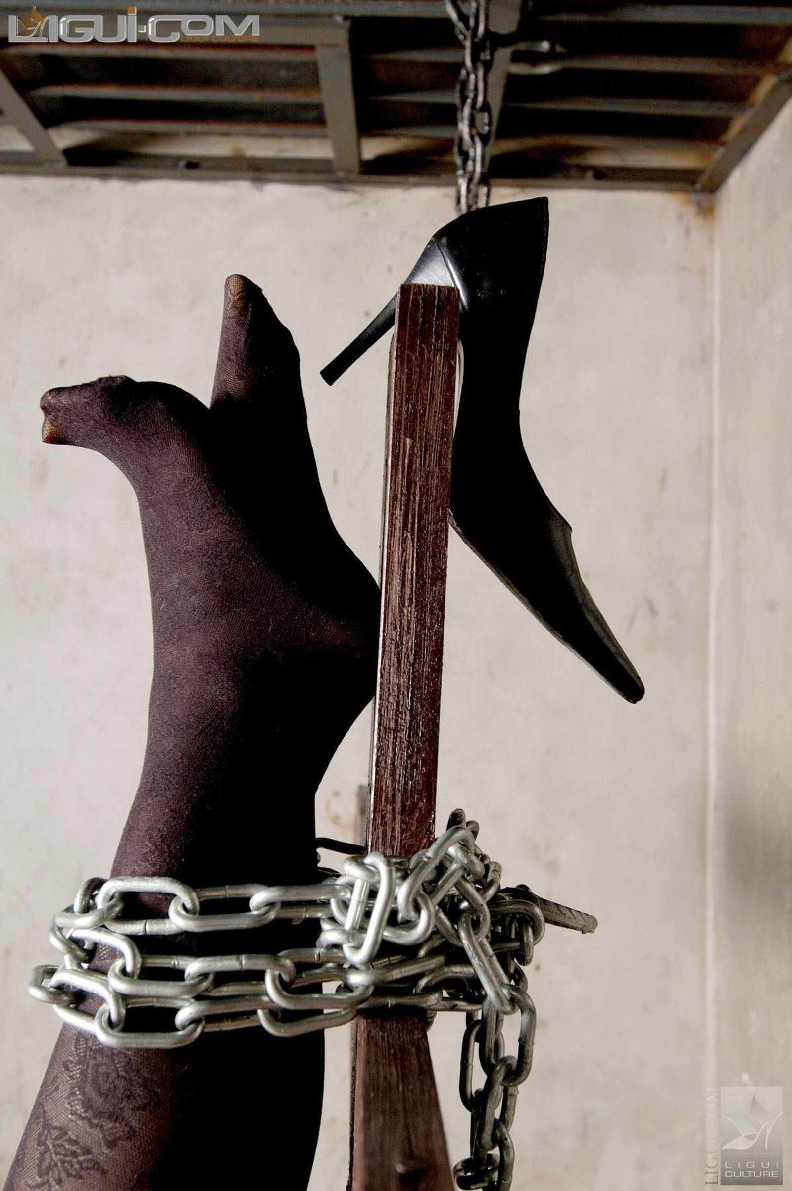 [丽柜美束LiGui] Model 露露《黑丝镣铐》丝足写真图第11张