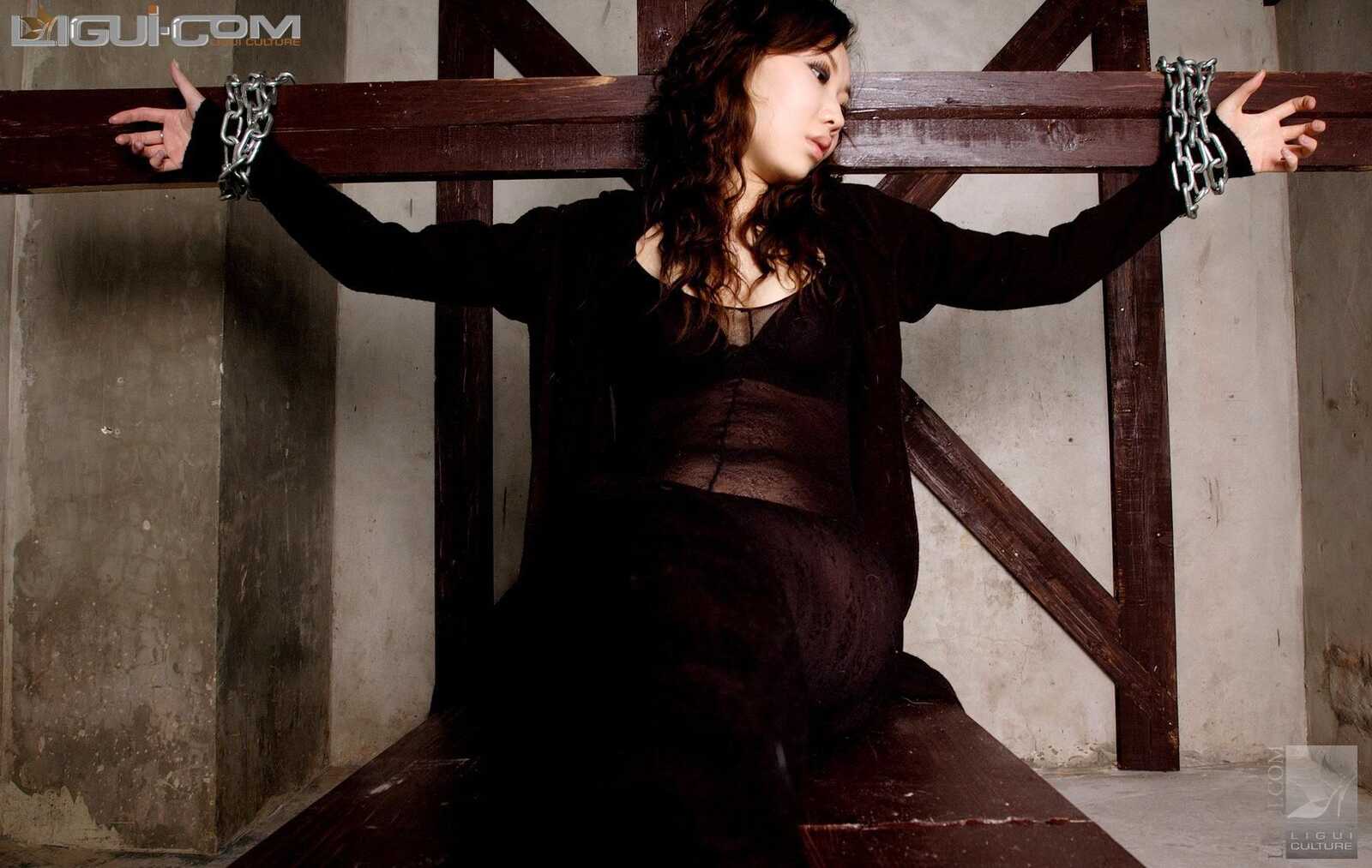 [丽柜美束LiGui] Model 露露《黑丝镣铐》丝足写真图第8张