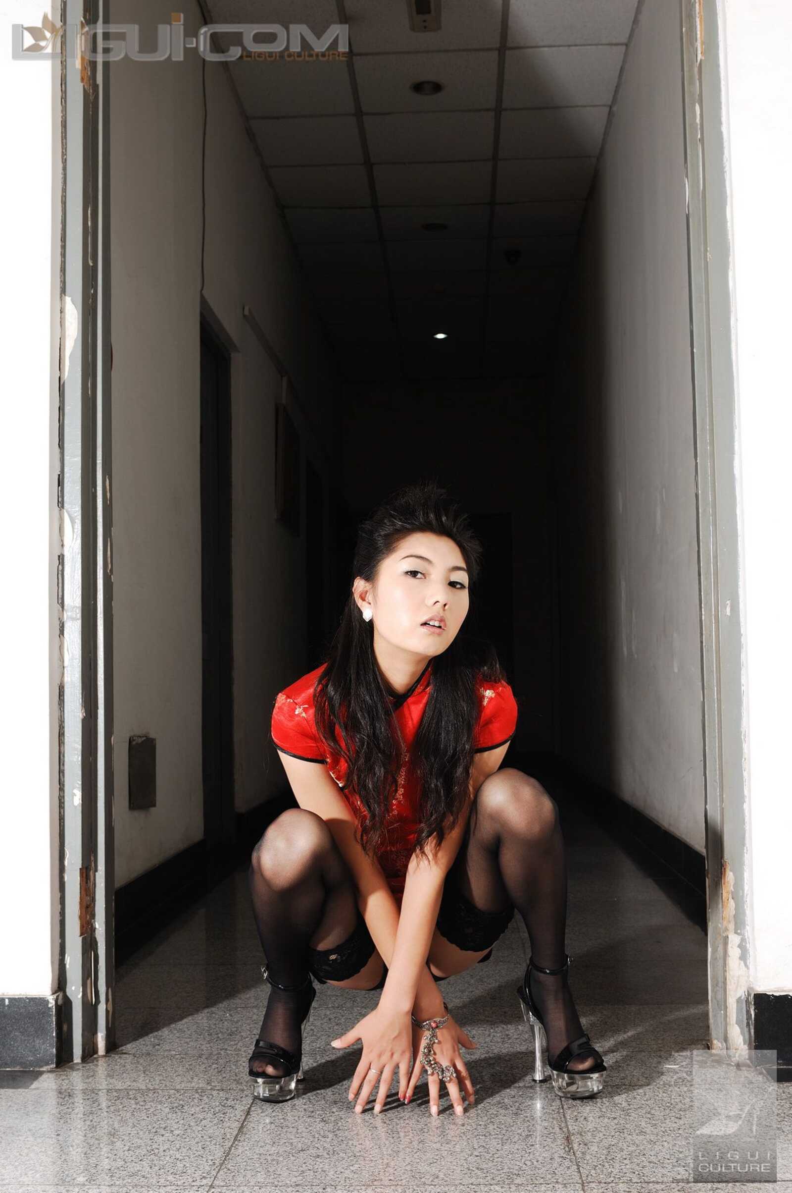 Model 丝丝《电梯口的黑丝高跟》 [丽柜LiGui] 丝足第6张
