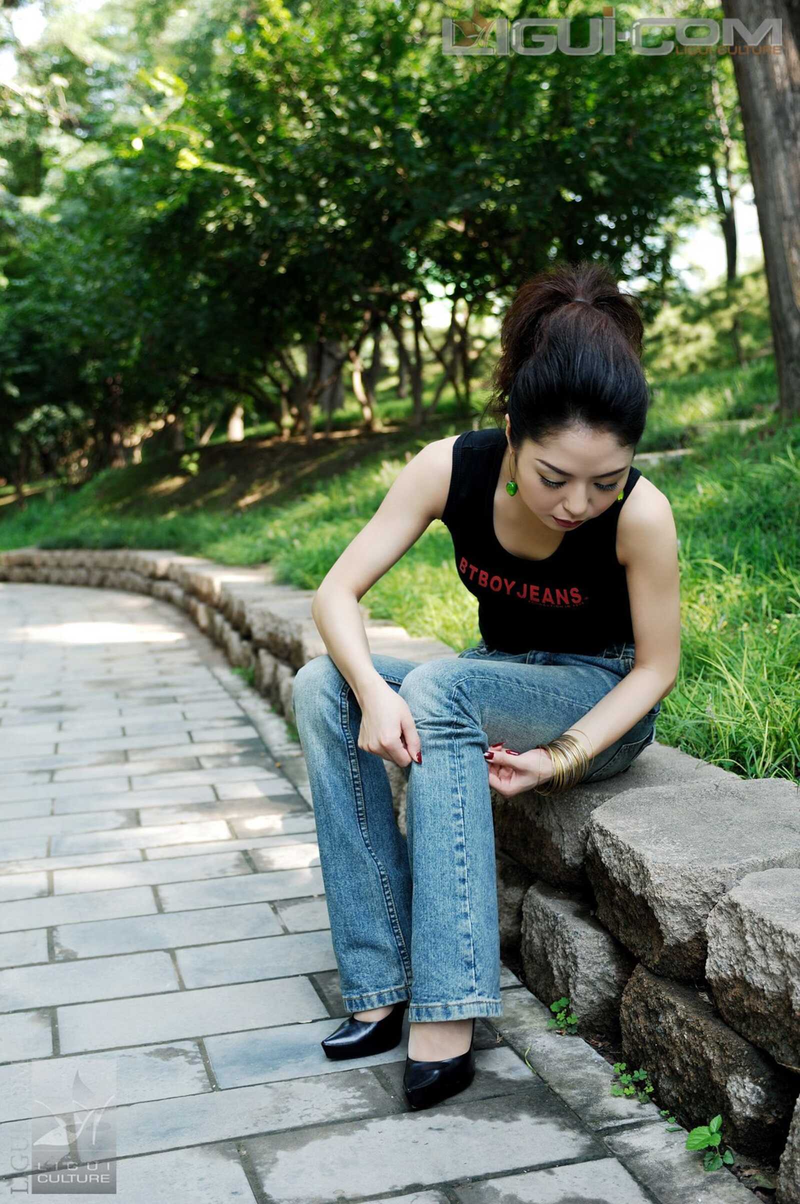 Model 冰清《牛仔和丝袜街拍》 [丽柜LiGui] 丝足写第8张
