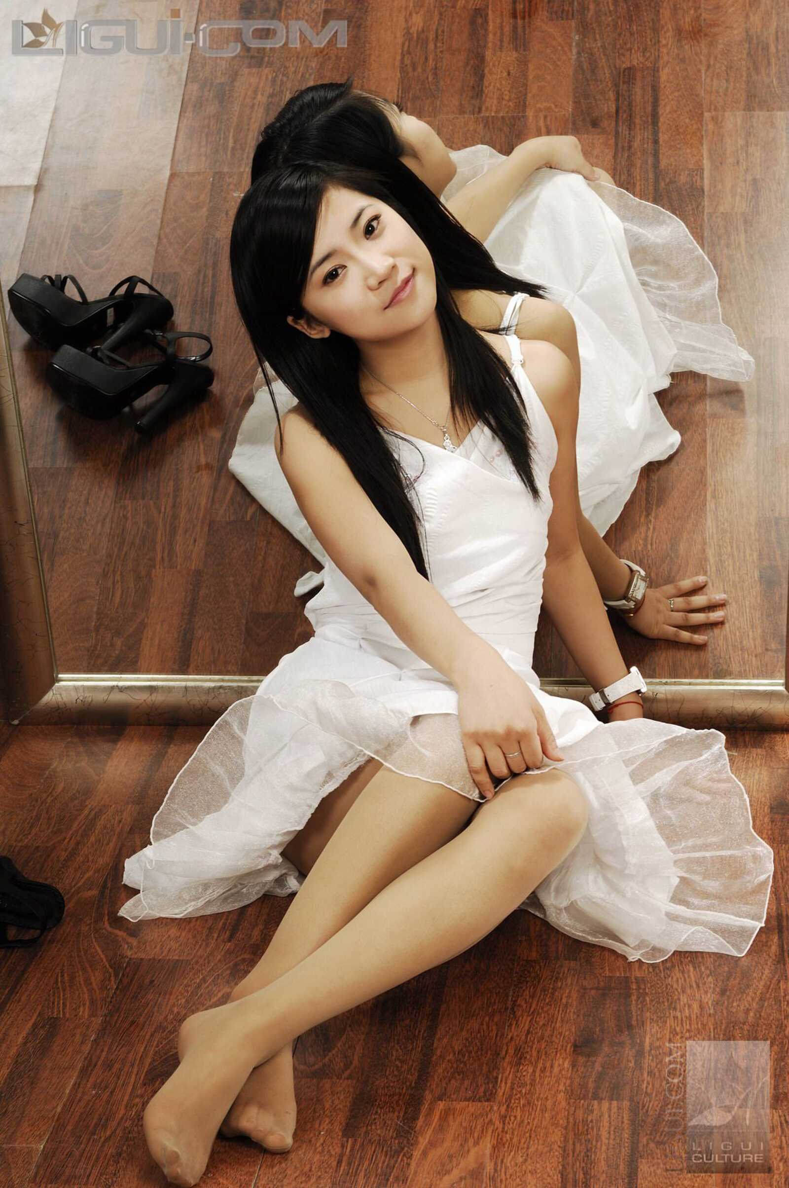 Model 卡鲁鲁《艺校美女的丝袜嫩足》 [丽柜LiGui第4张