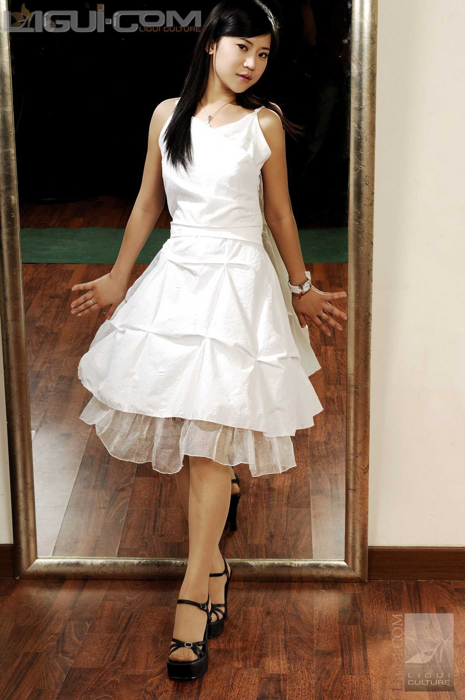 Model 卡鲁鲁《艺校美女的丝袜嫩足》 [丽柜LiGui第3张