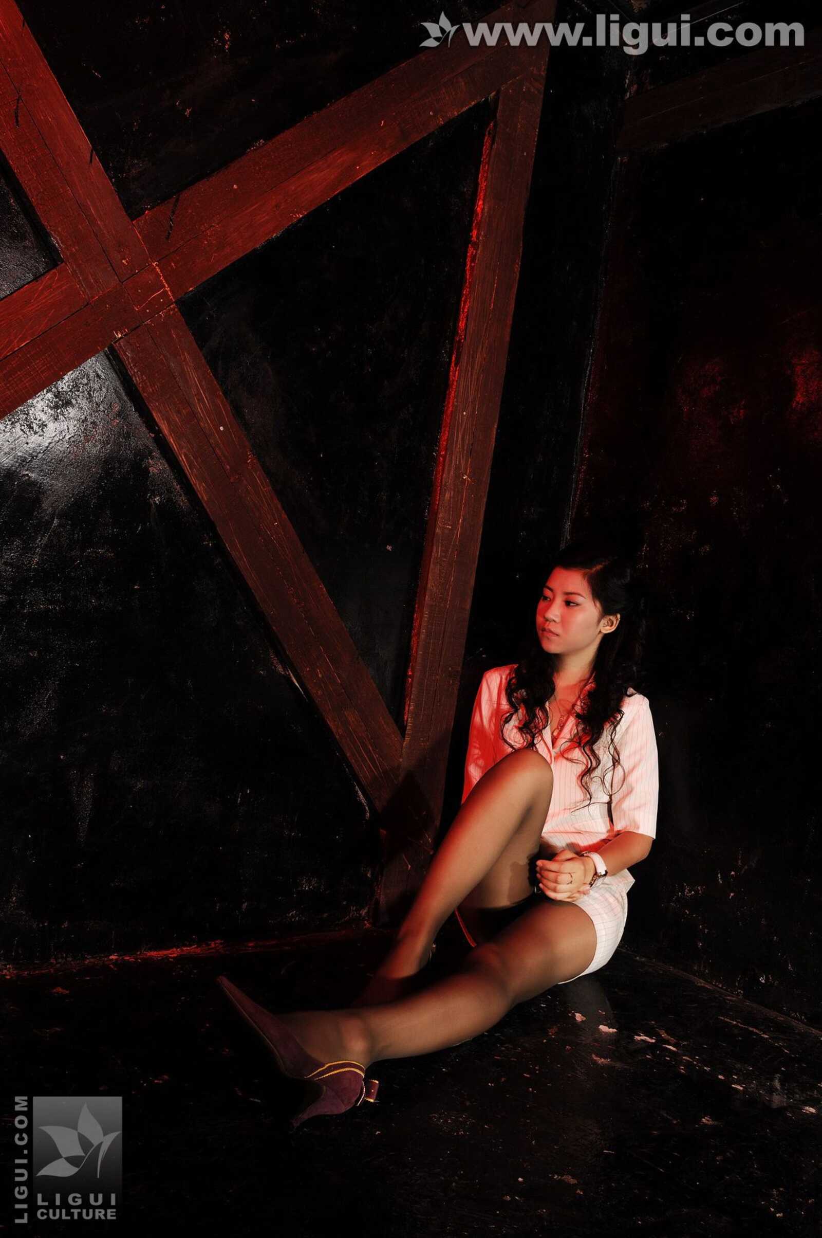 Model 卡鲁鲁《监狱麻绳吊绑制服女白领》 [丽柜美第11张