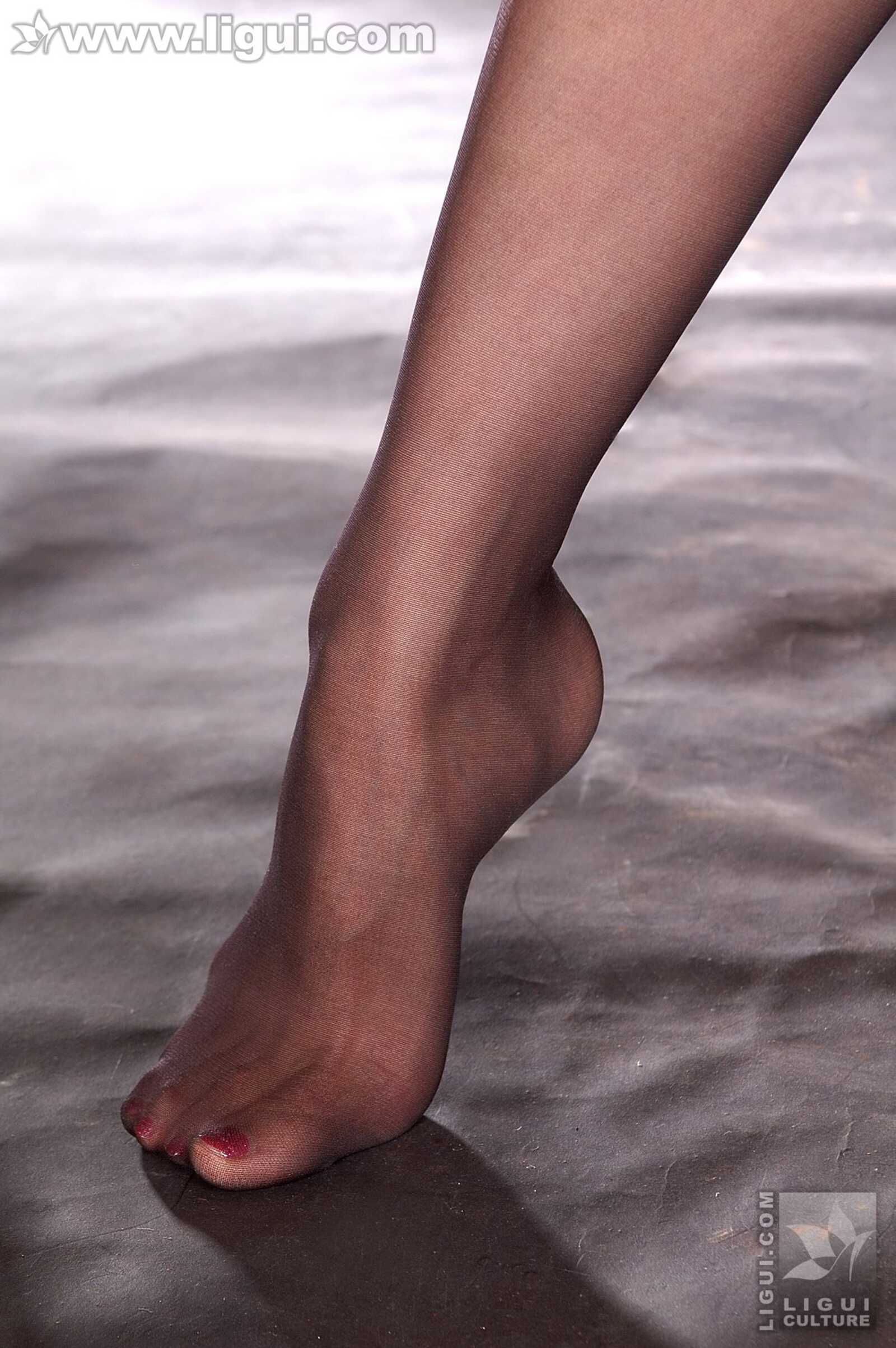 Model 安琪《魅惑黑丝触动“底线欲望的精彩”》第3张