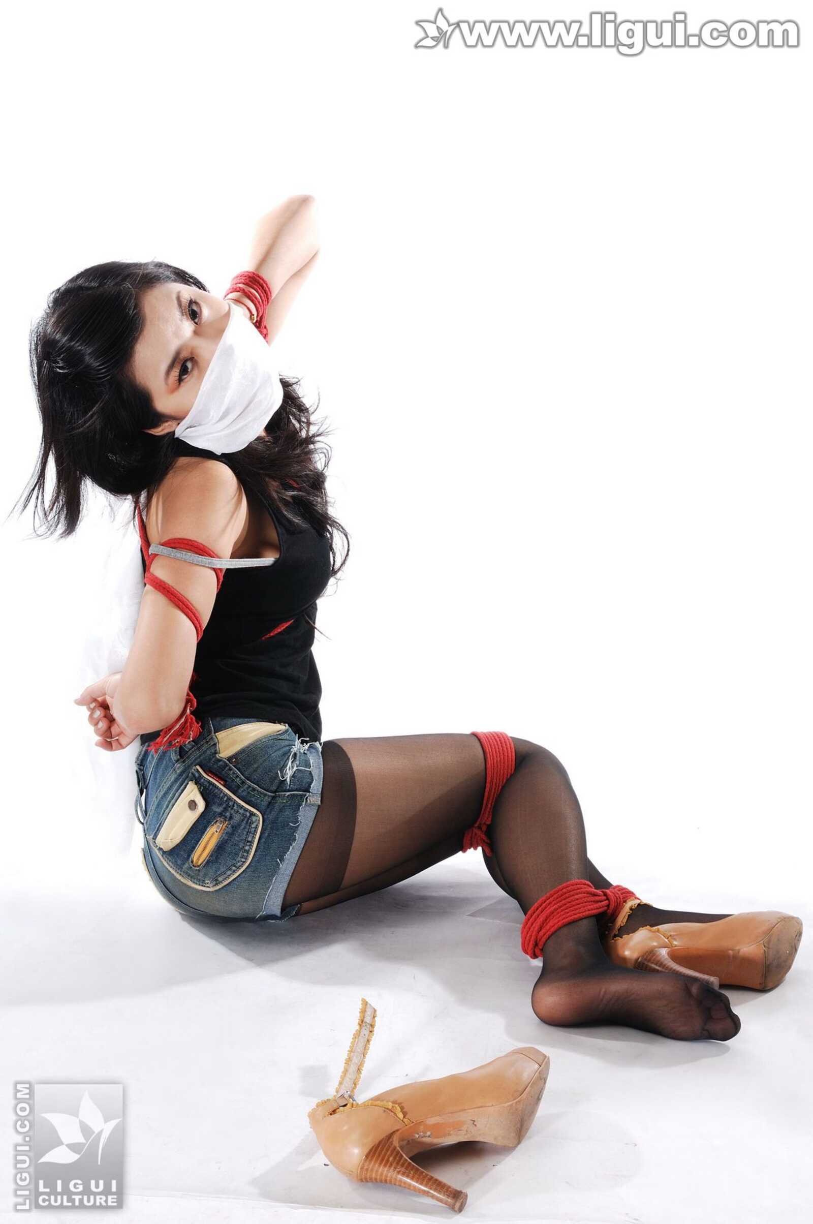 Model 卡鲁鲁《夏日凉意的蒙面捆绑》 [丽柜美束第5张