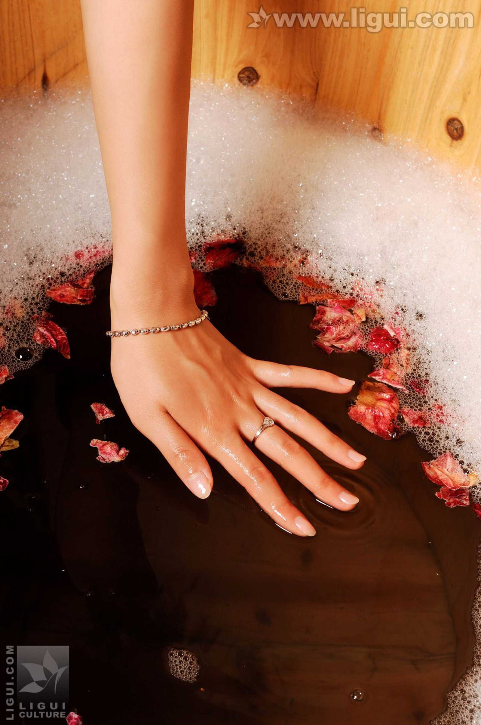 Model 伊园《浴室美眉光纤美足》 [丽柜LiGui] 丝足第5张