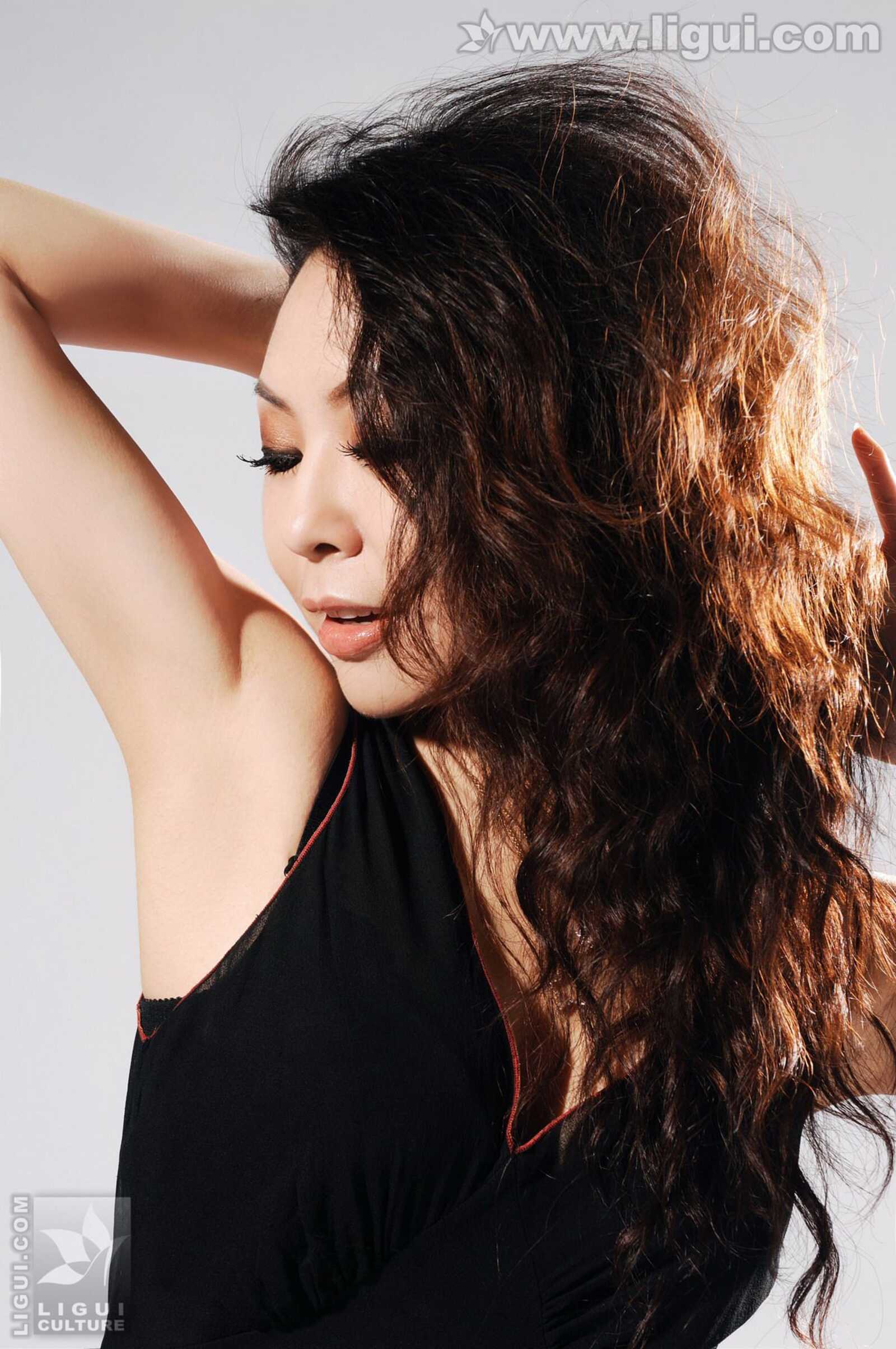 Model 冰清《亮丽熟女的黑色香水情缘》 [丽柜Li第13张