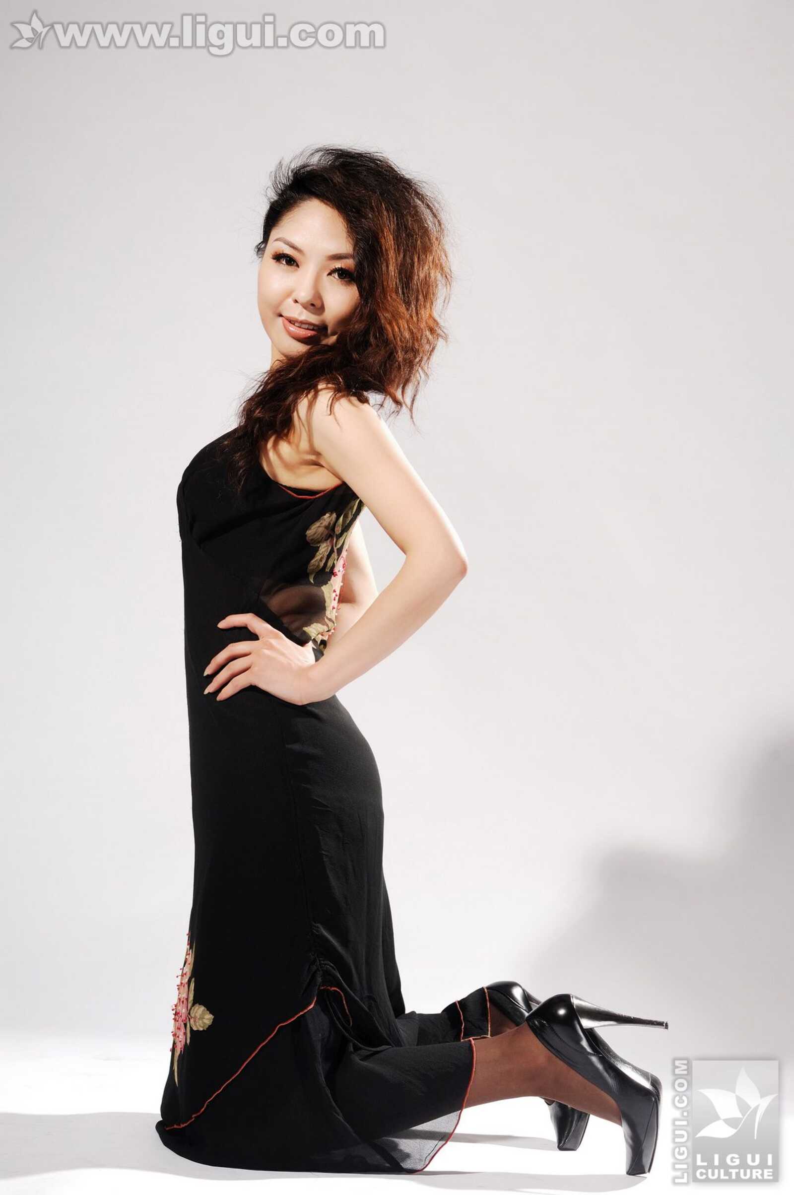 Model 冰清《亮丽熟女的黑色香水情缘》 [丽柜Li第8张