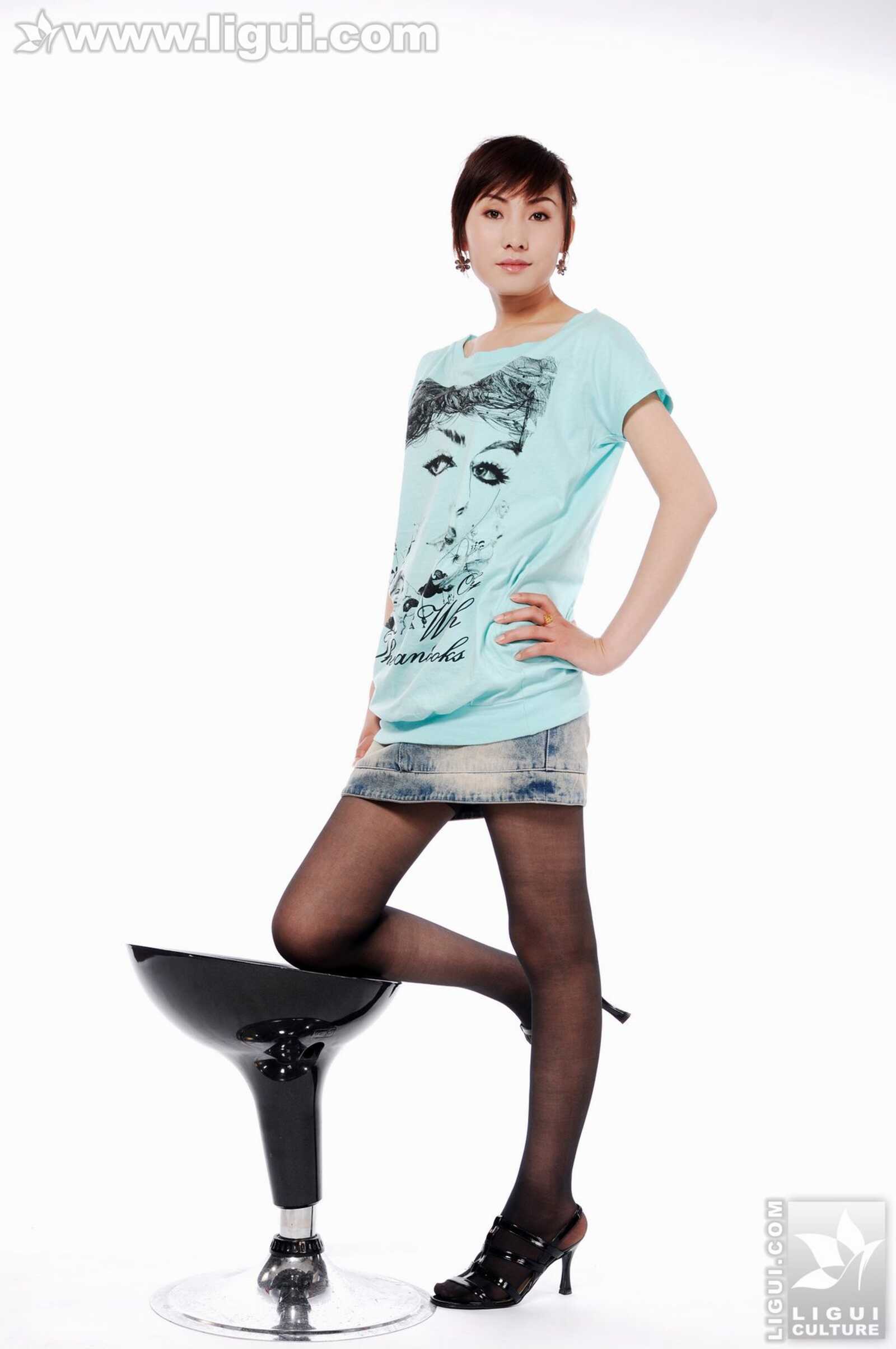 Model 张迪《黑丝经典》 [丽柜LiGui] 美腿玉足写真第7张