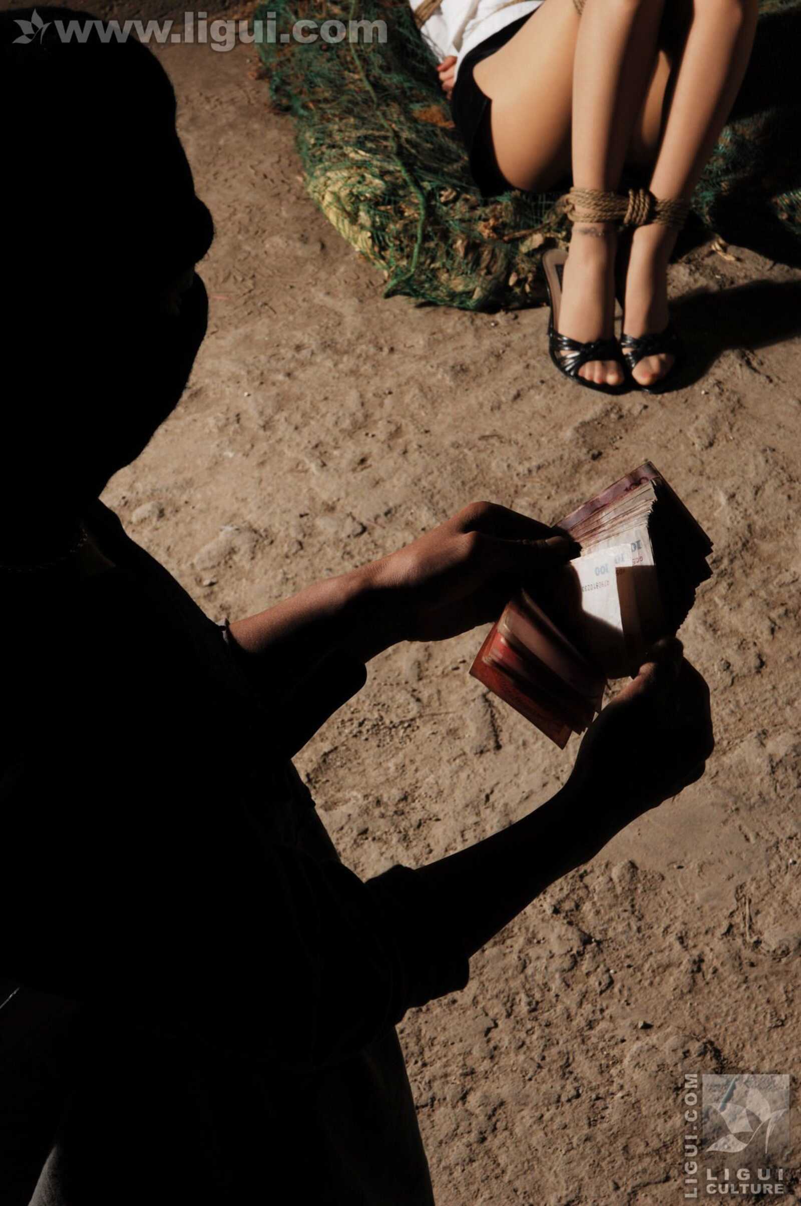 Model 伊园《捆绑中的魅力诱惑风姿》 [丽柜美束第4张