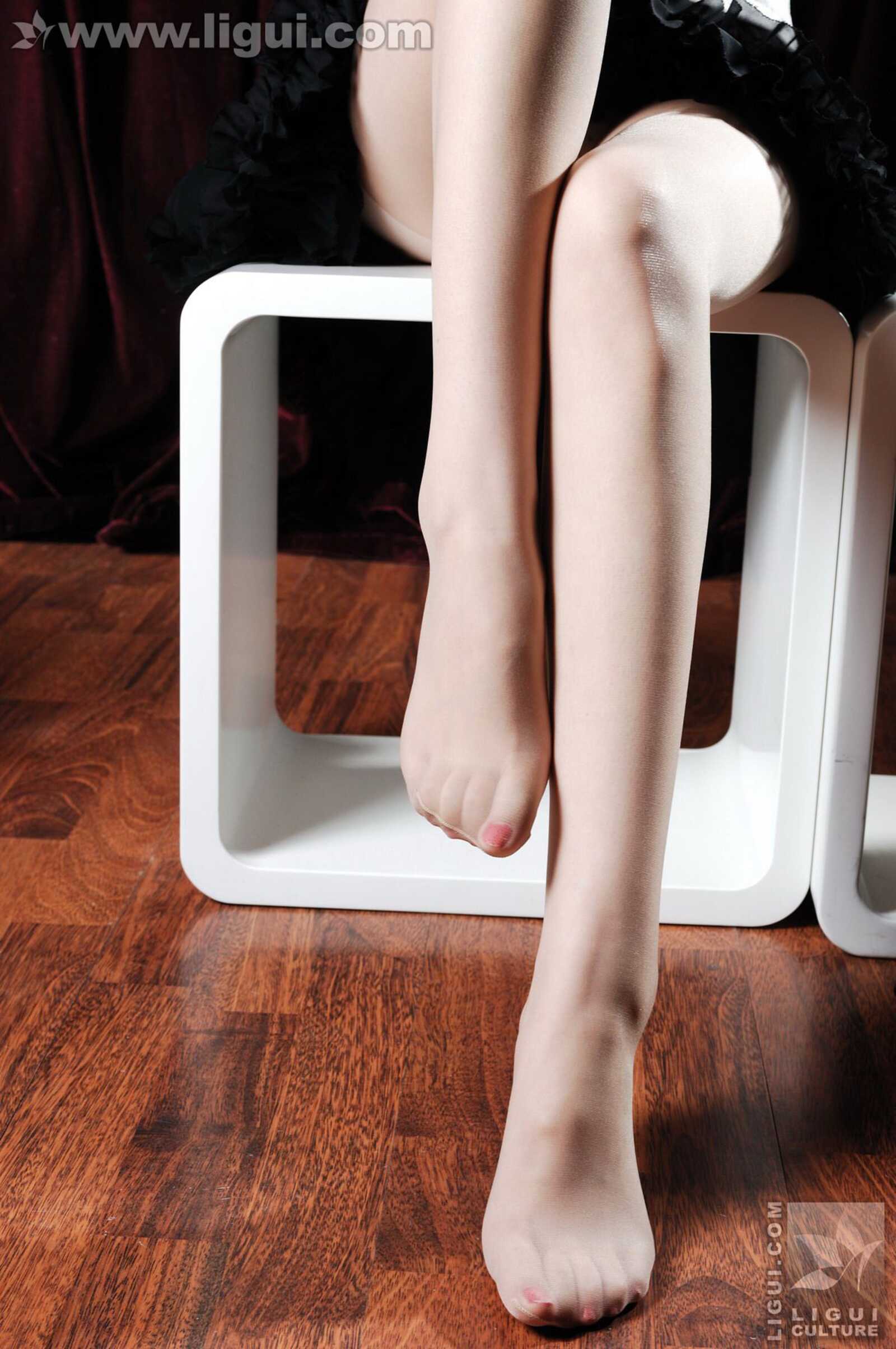 Model Vicky《舞台之上的美腿丝袜诱惑》 [丽柜LiG第1张