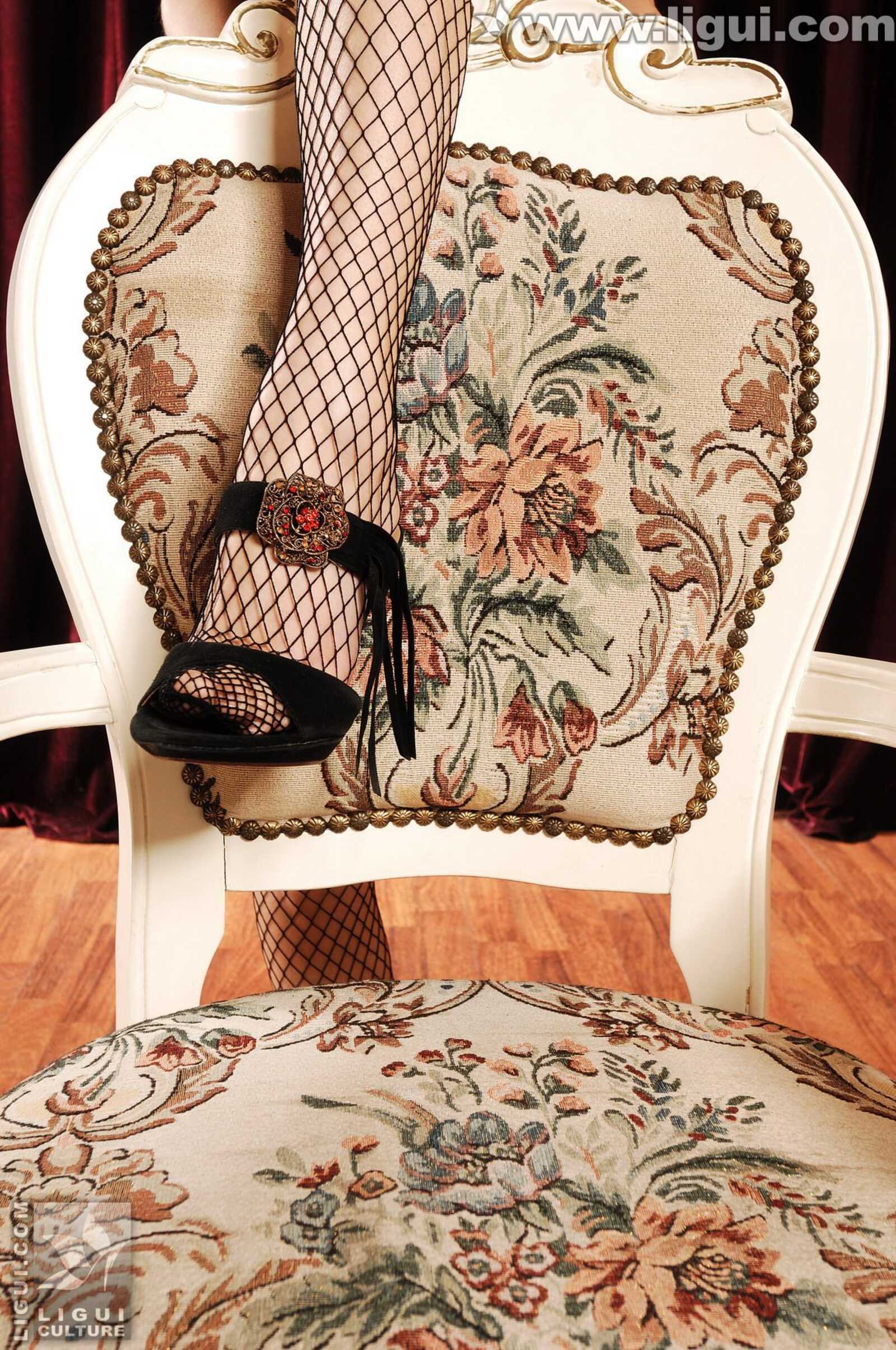 Model 丝丝《大网长袜罩住少女玉腿》 [丽柜LiGui第4张