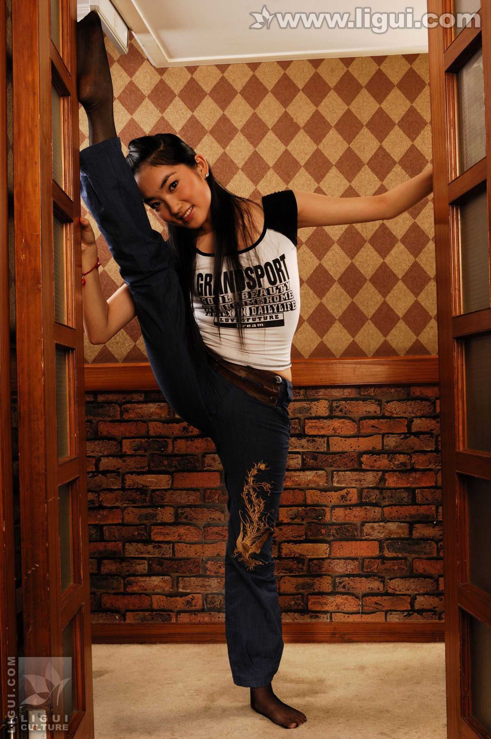 Model 王欢《北影新生炫耀婀娜体态》 [丽柜LiGui第4张