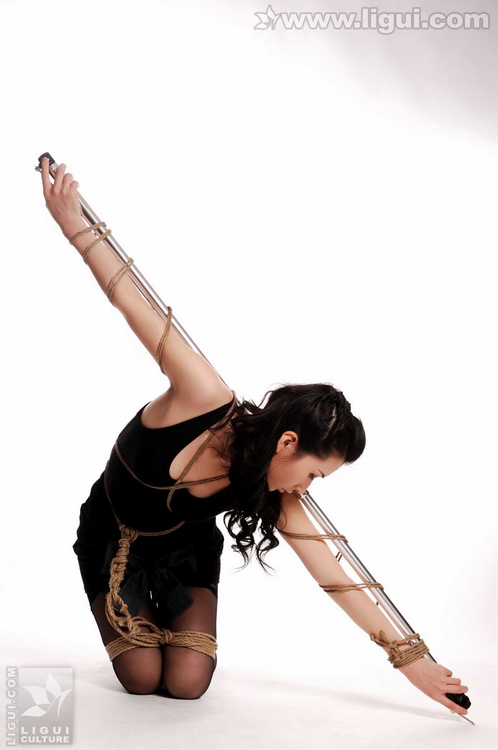 Model 尤丽《冷艳摄魂的丝袜捆绑》 [丽柜美束Li第16张