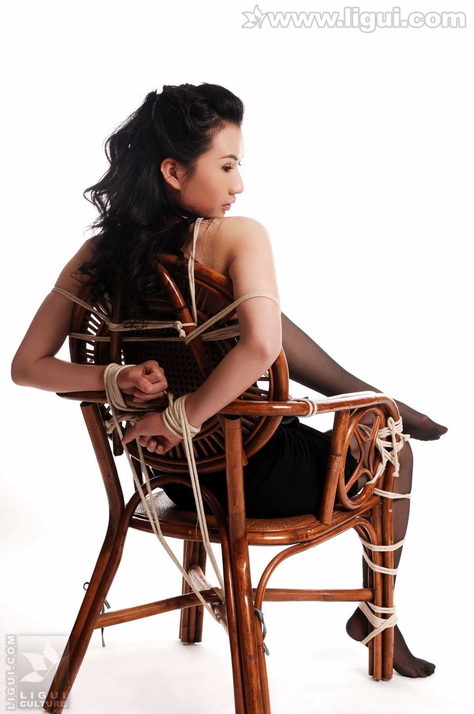 Model 尤丽《冷艳摄魂的丝袜捆绑》 [丽柜美束Li第11张