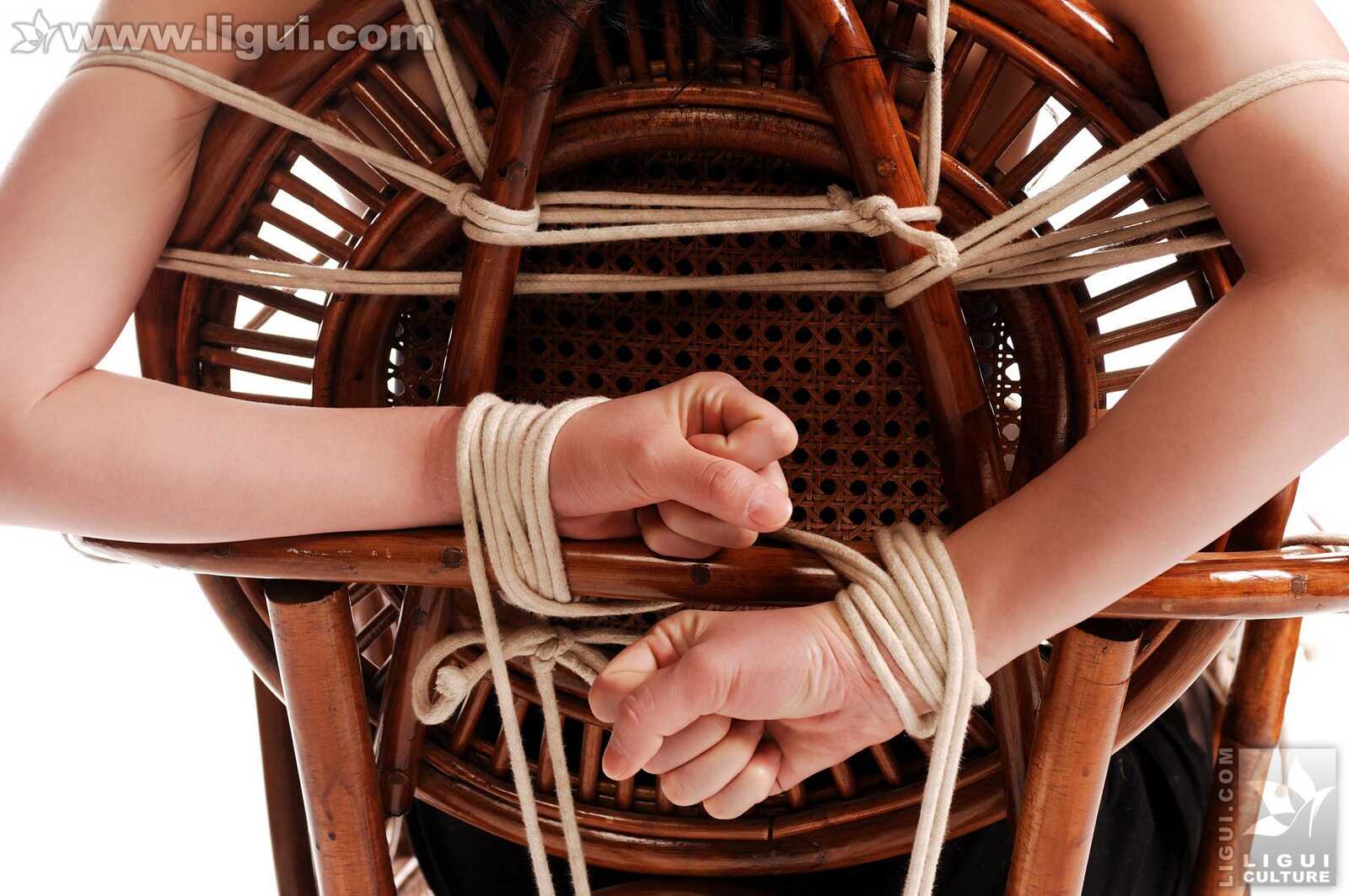 Model 尤丽《冷艳摄魂的丝袜捆绑》 [丽柜美束Li第11张