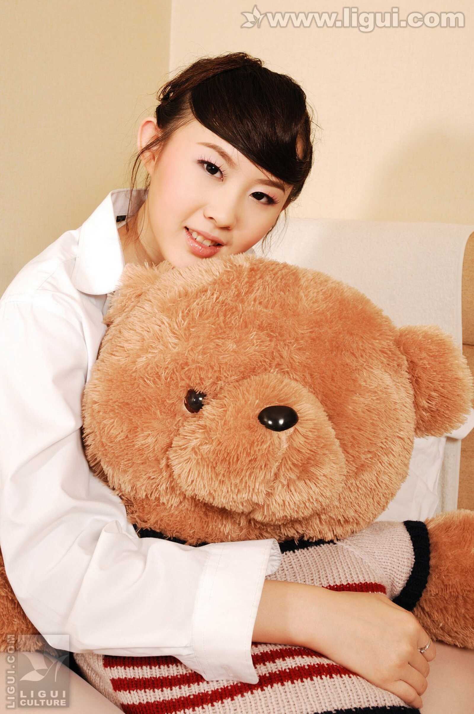 Model 菲菲《大学美少女卧室玩脚》 [丽柜LiGui] 丝第13张