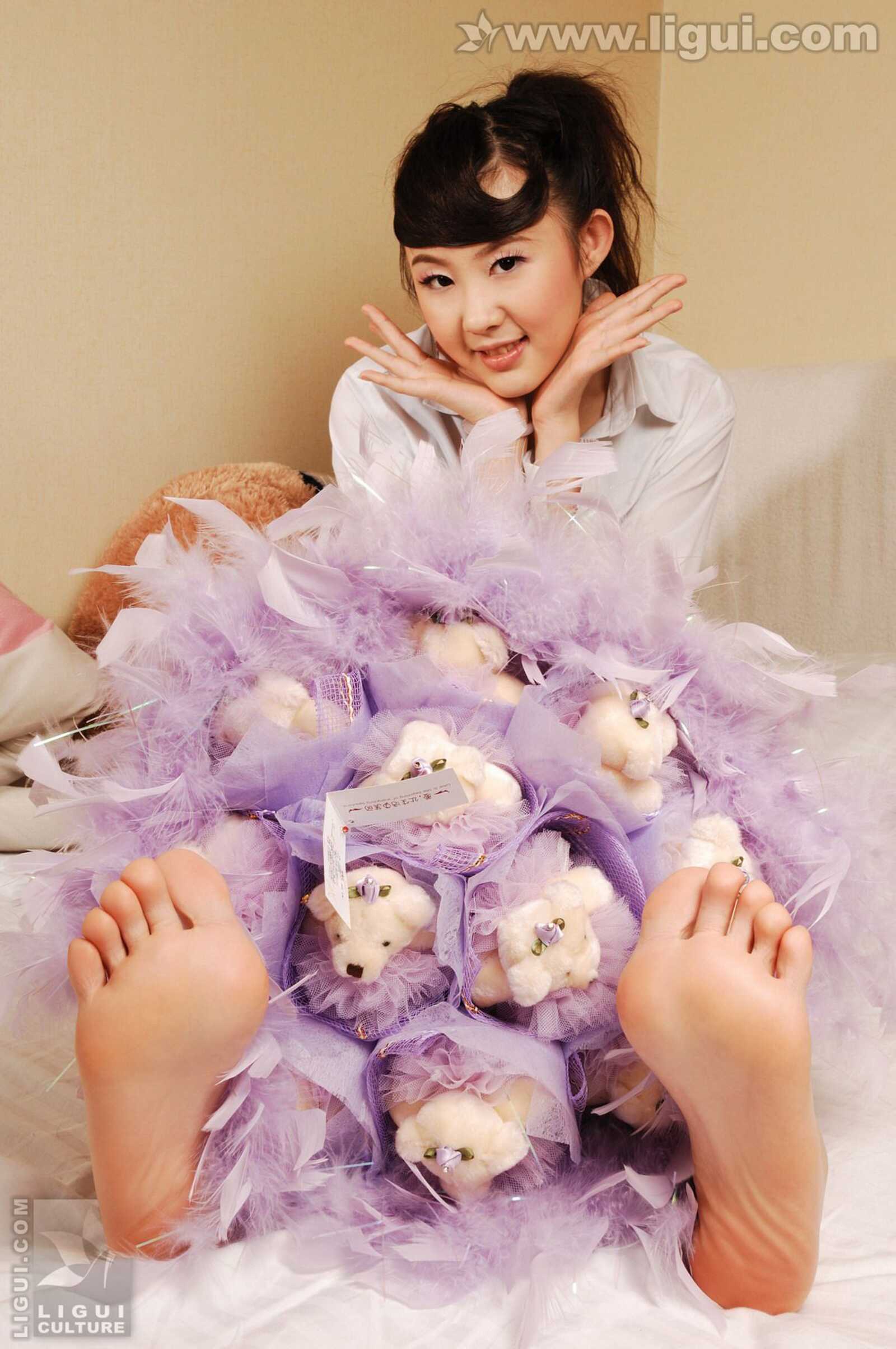 Model 菲菲《大学美少女卧室玩脚》 [丽柜LiGui] 丝第1张