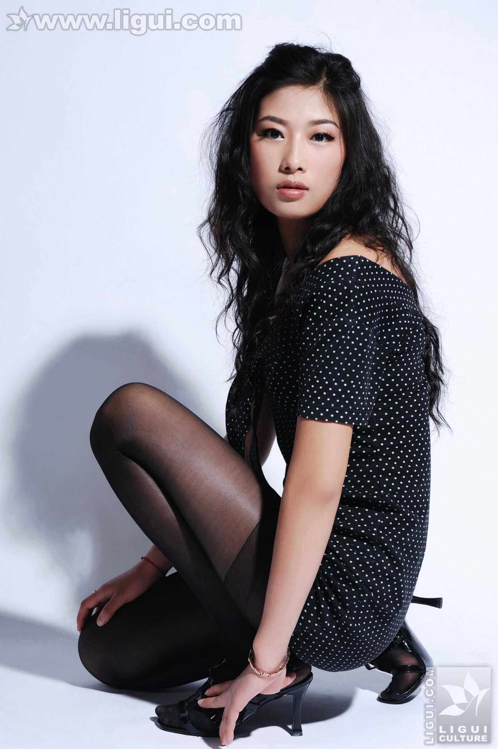 [丽柜LiGui] Model 王玉《黑丝美女新丽人》美腿玉足第12张