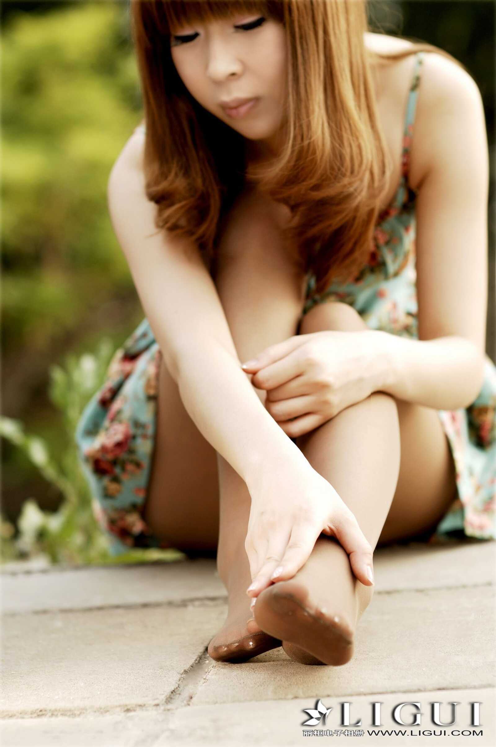 Model Vicky《唯美的外景表演》 [丽柜LiGui] 美腿玉足第7张