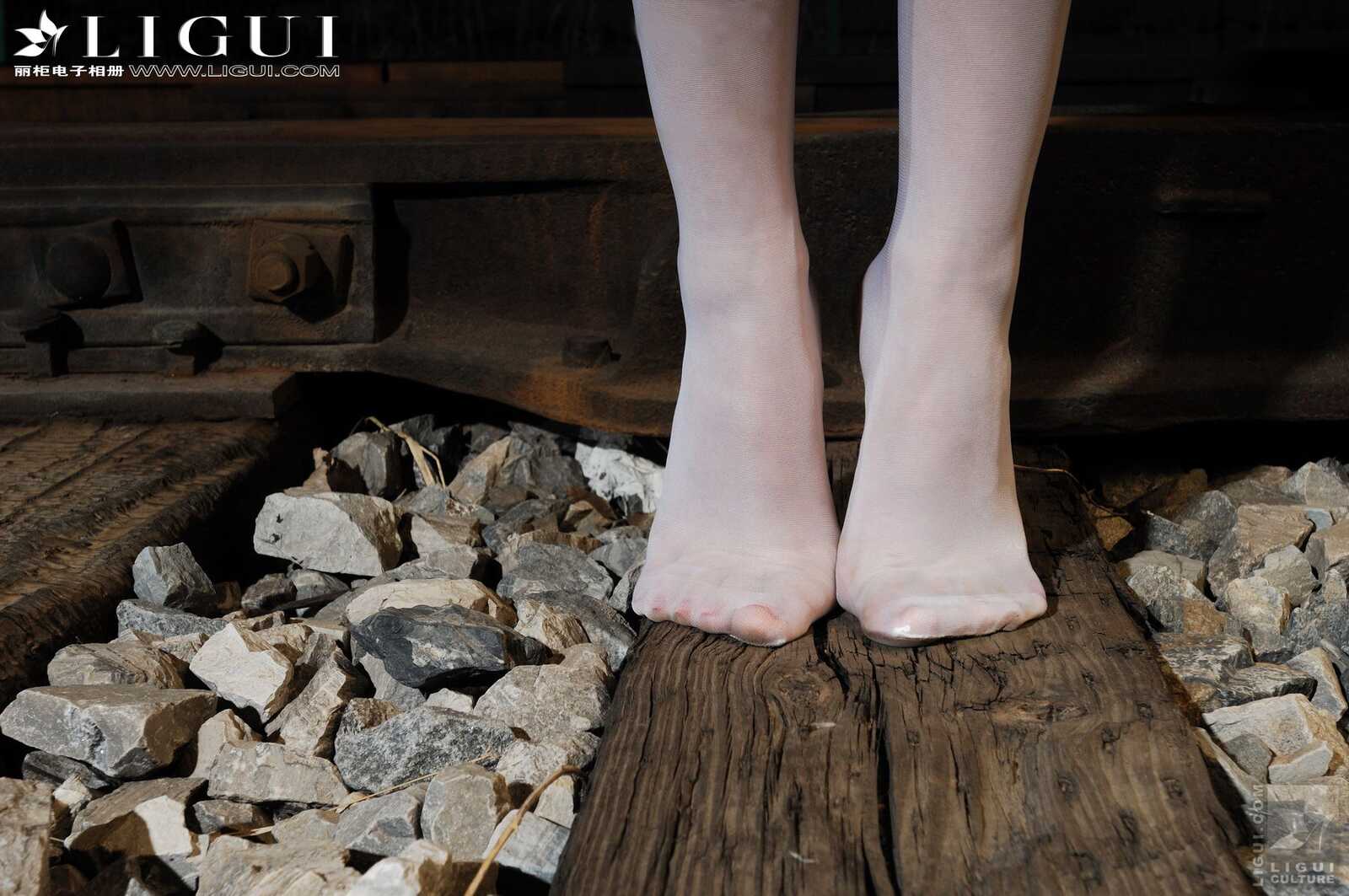 Model 文欣《诱惑的白丝》 [丽柜LiGui] 美腿玉足写第2张