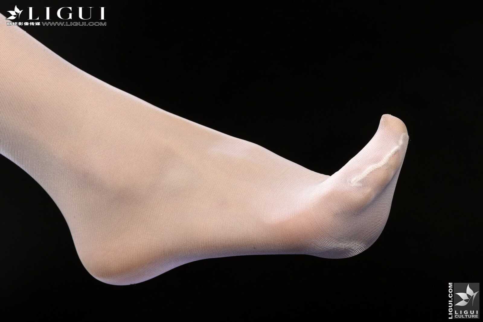 Model 桃子《白丝水手服》 [丽柜LiGui] 美腿玉足写第6张