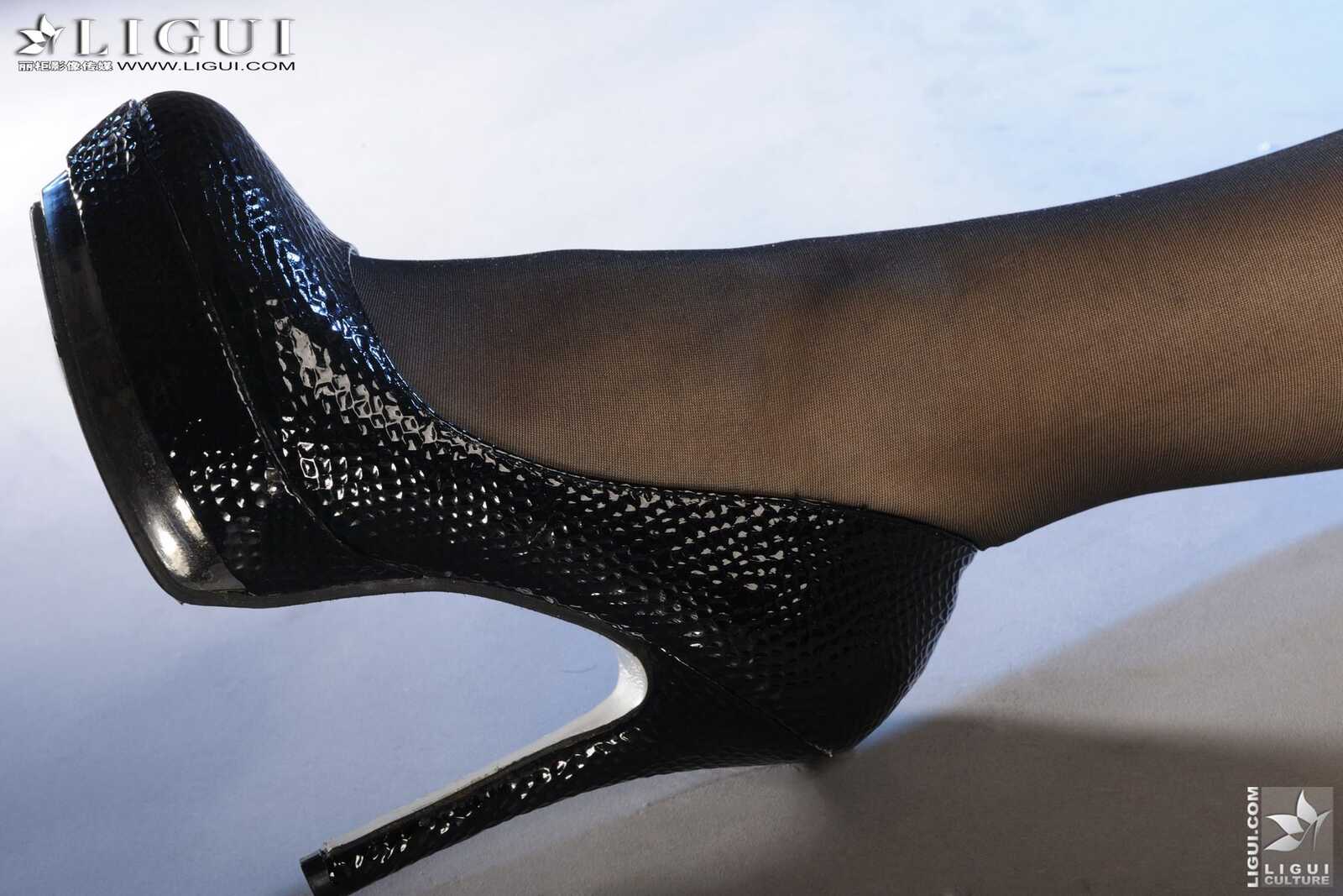 Model LiLy《新年黑丝诱惑》 [丽柜LiGui] 美腿玉足写第8张