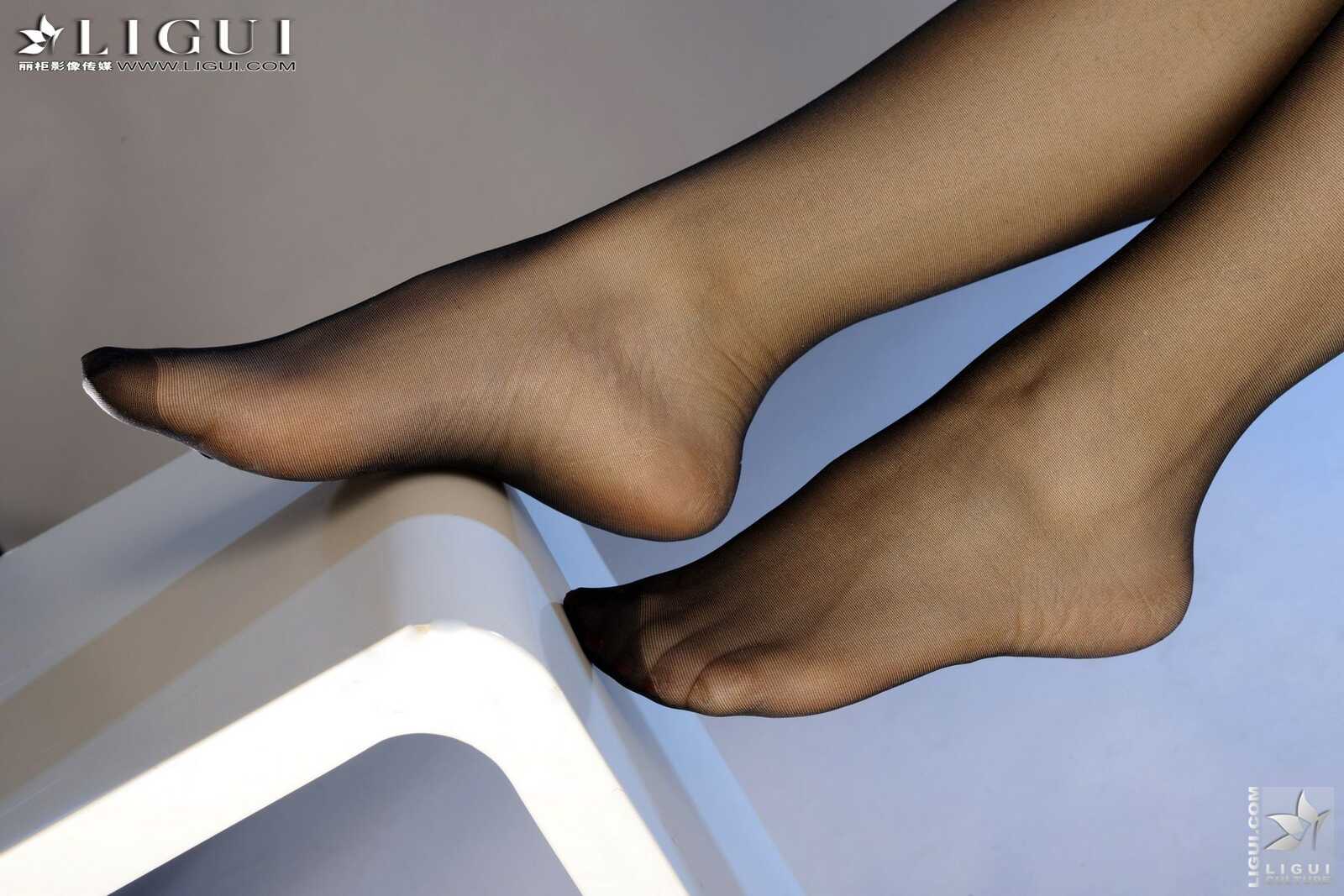 Model LiLy《新年黑丝诱惑》 [丽柜LiGui] 美腿玉足写第2张