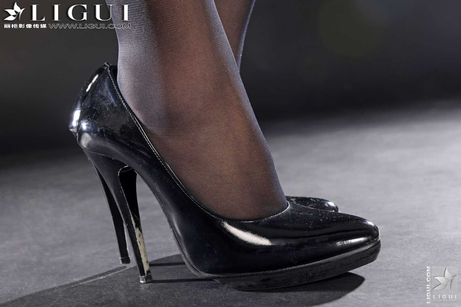 Model 苏菲《黑丝女警》 [丽柜美束LiGui] 美腿玉足第17张