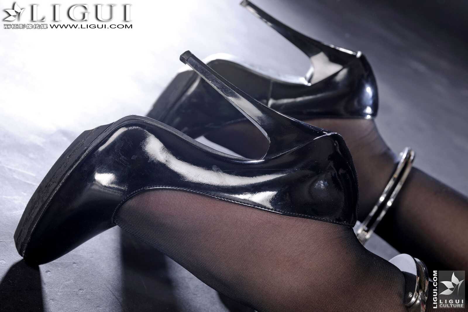 Model 苏菲《黑丝女警》 [丽柜美束LiGui] 美腿玉足第10张