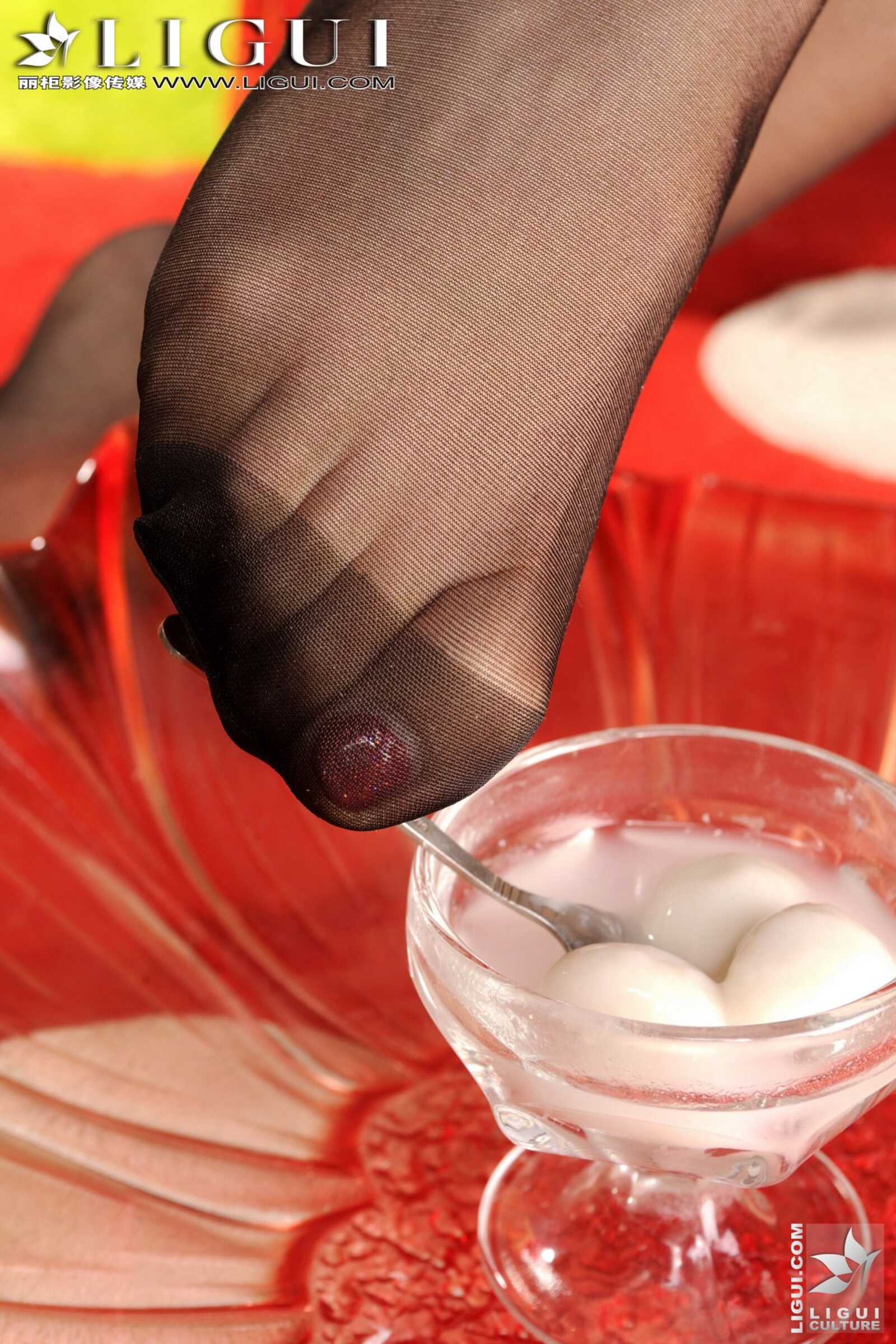 Model 苏菲《2011古典黑丝新年特辑》 [丽柜LiGui] 美第13张