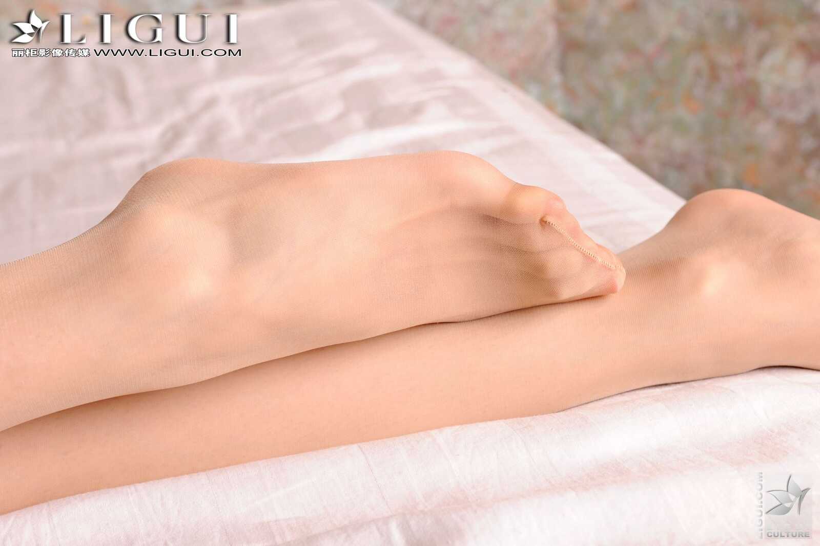 Model 乐乐《抹胸超短裙+肉丝袜美足》 [丽柜LiGu第1张