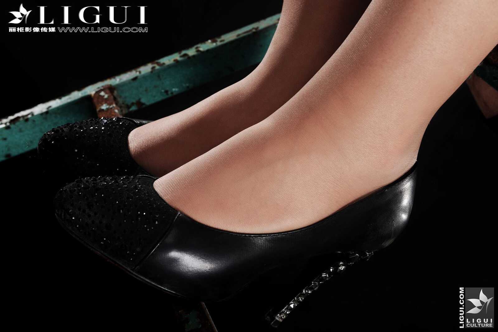 Model 怡萱《俏丽的女警》 上下合集 [丽柜LiGui] 美第9张