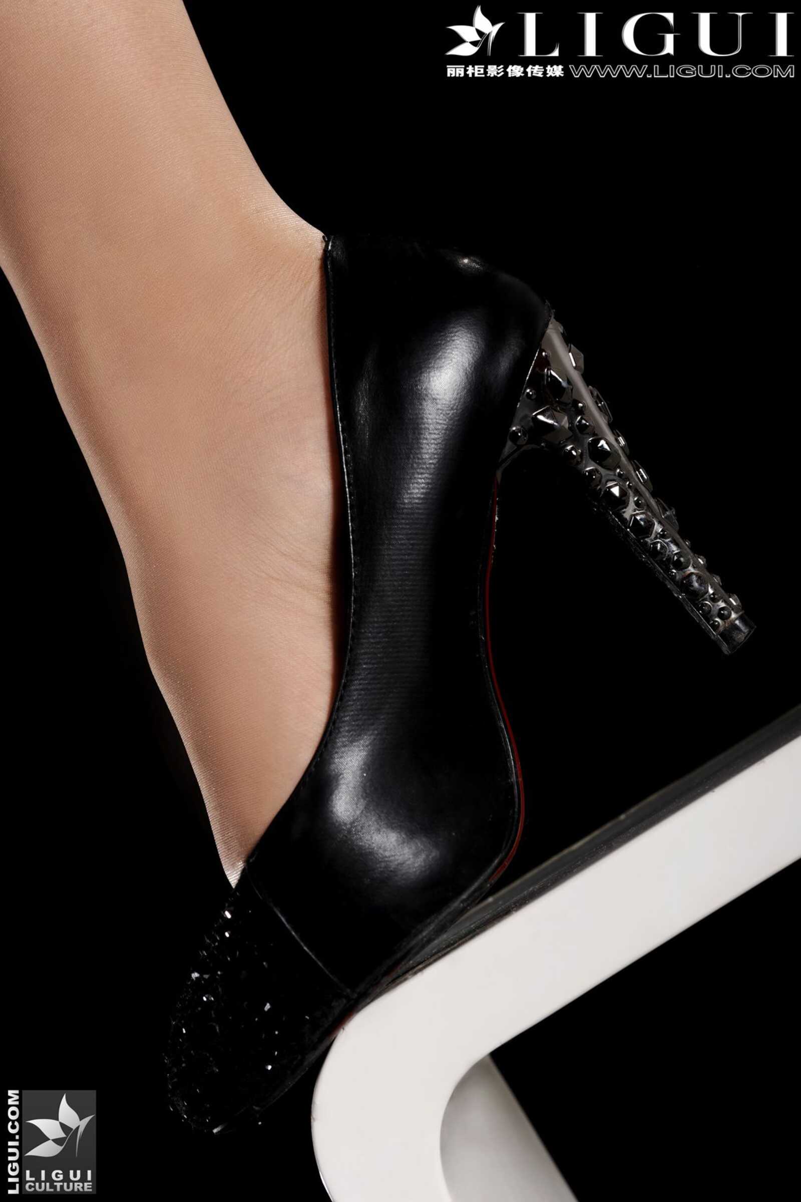 Model 怡萱《迷人的家庭女教師》上中下合集版第13张